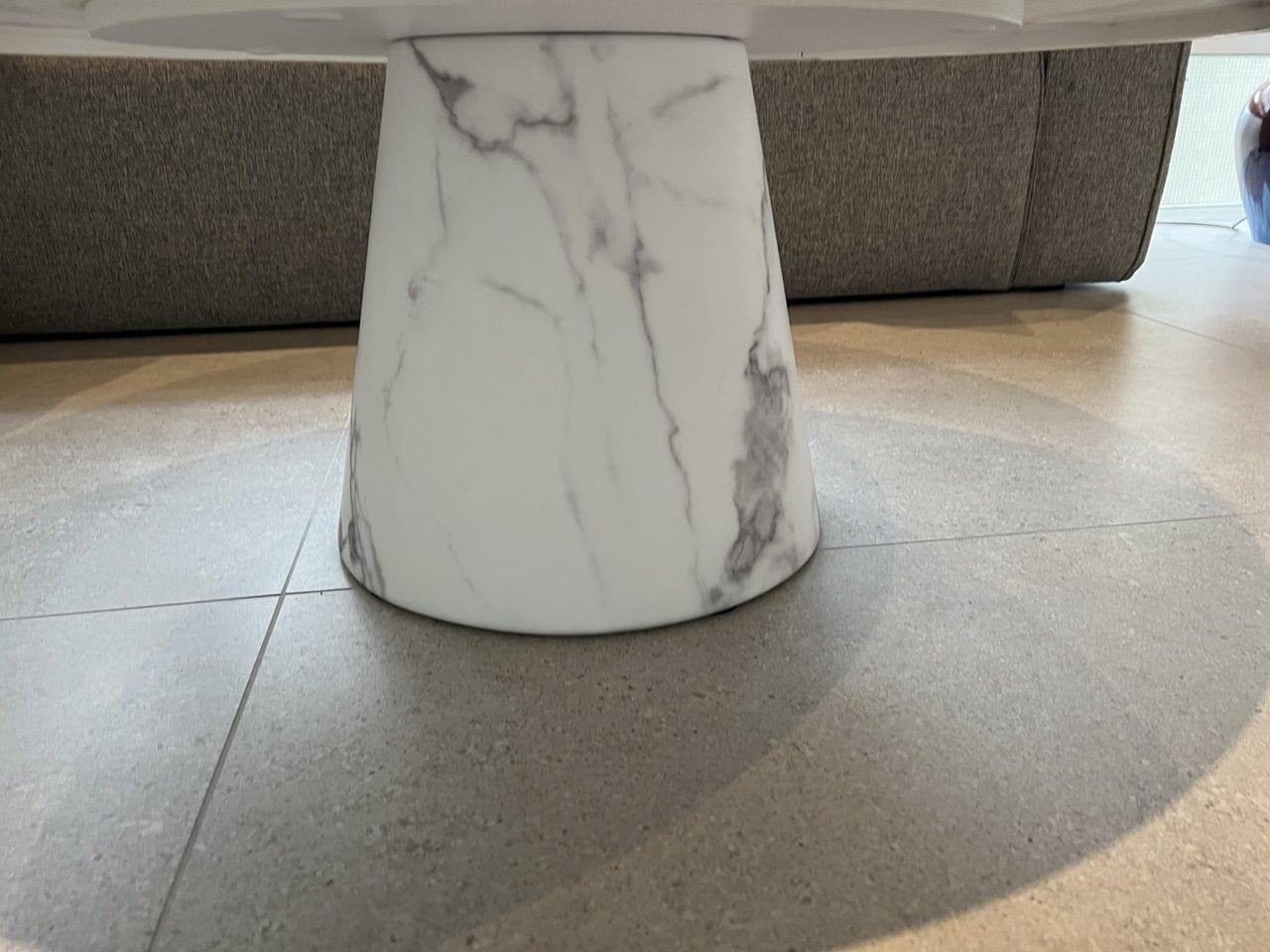 Stolik kawowy DISC MARBLE LOOK biały Pols Potten Eye on Design