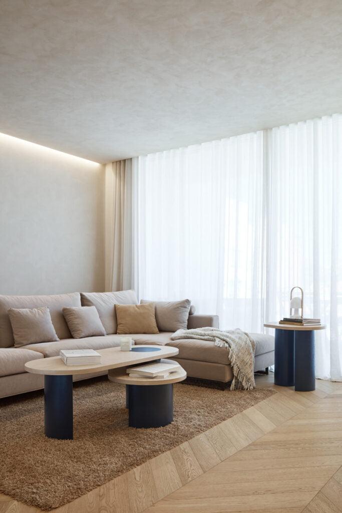 Stolik kawowy NORI granatowy z jasnym blatem Teulat Eye on Design