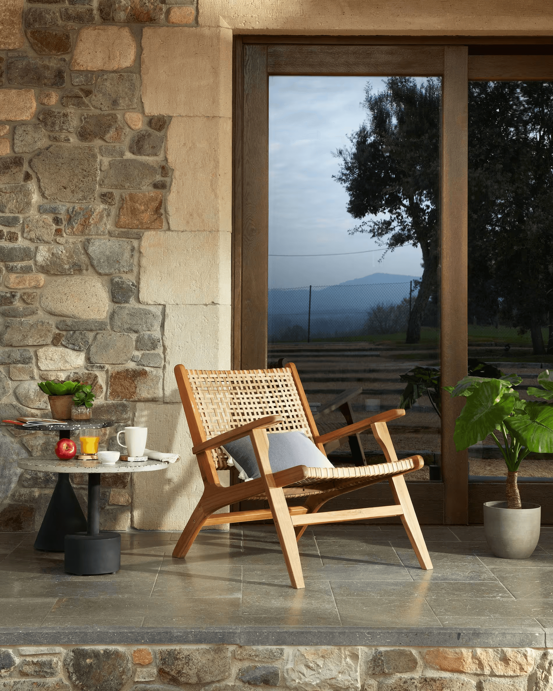 Stolik pomocniczy ogrodowy DELANO szary La Forma Eye on Design