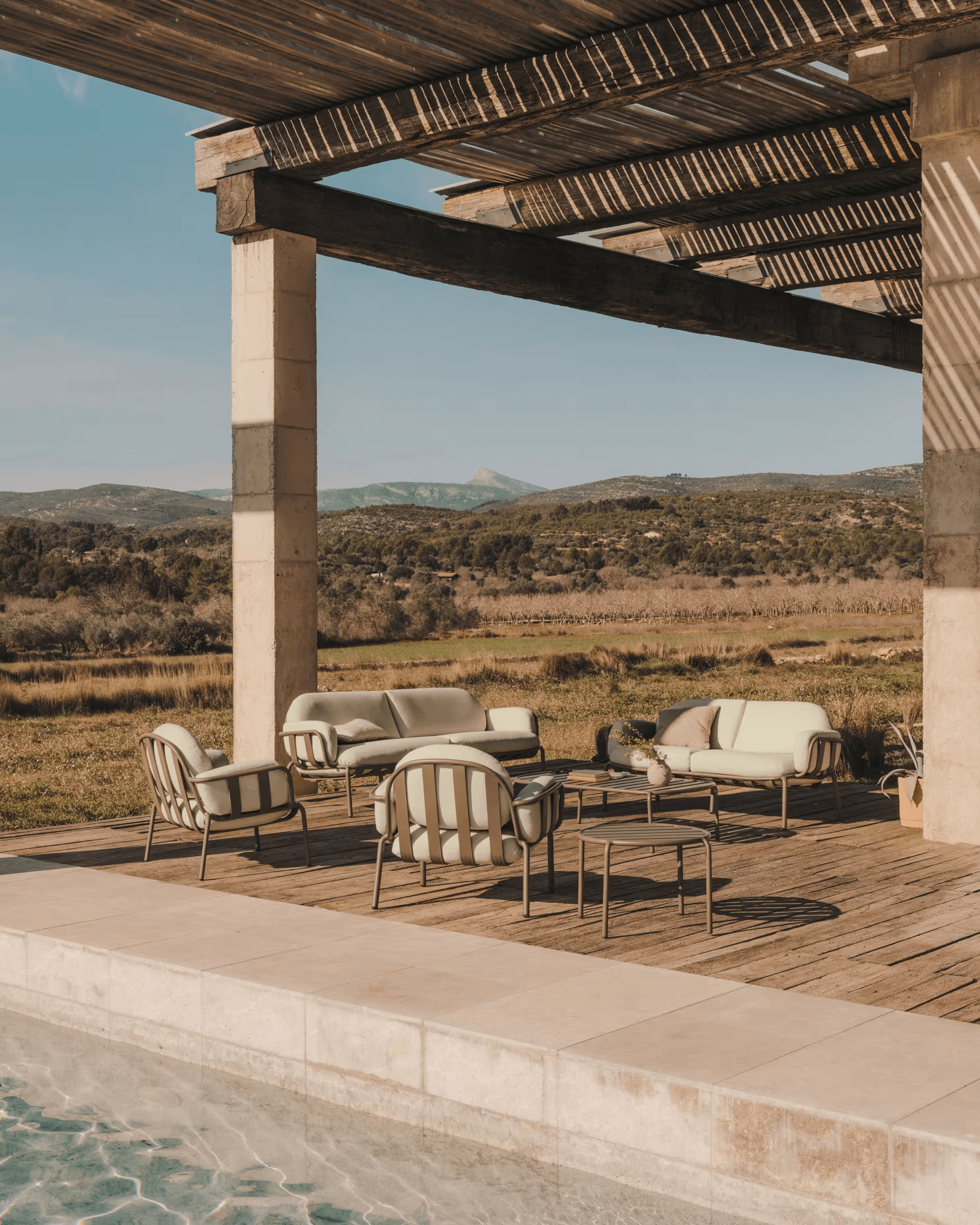 Stolik pomocniczy ogrodowy JONCOLS zielony La Forma Eye on Design