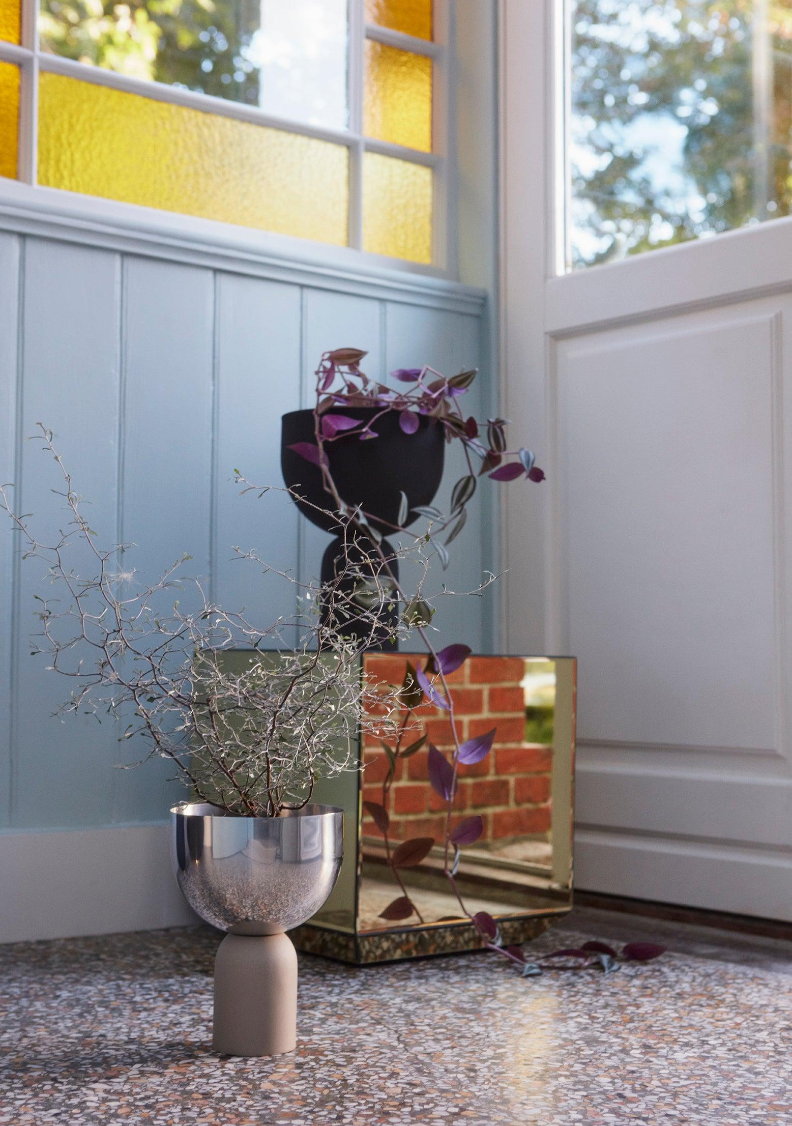 Stolik SPECULUM czarny AYTM Eye on Design