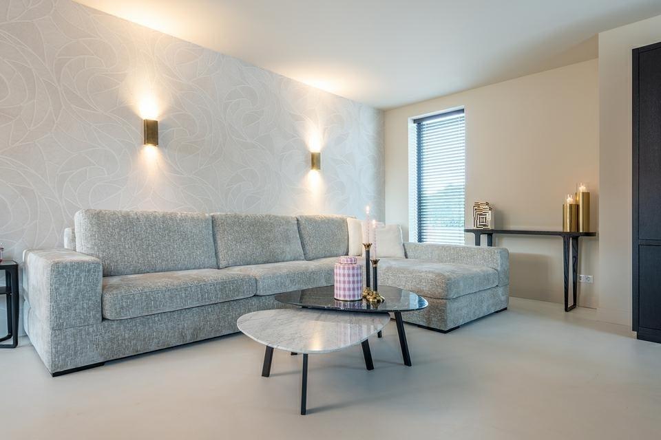 Bočný stolík TROCADERO biely s čiernym podstavcom