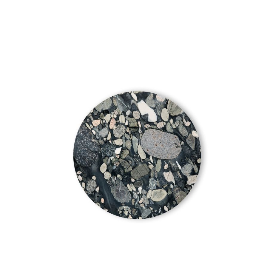 Bočný stolík TUBE z kamenného mramoru s mosadznou základňou