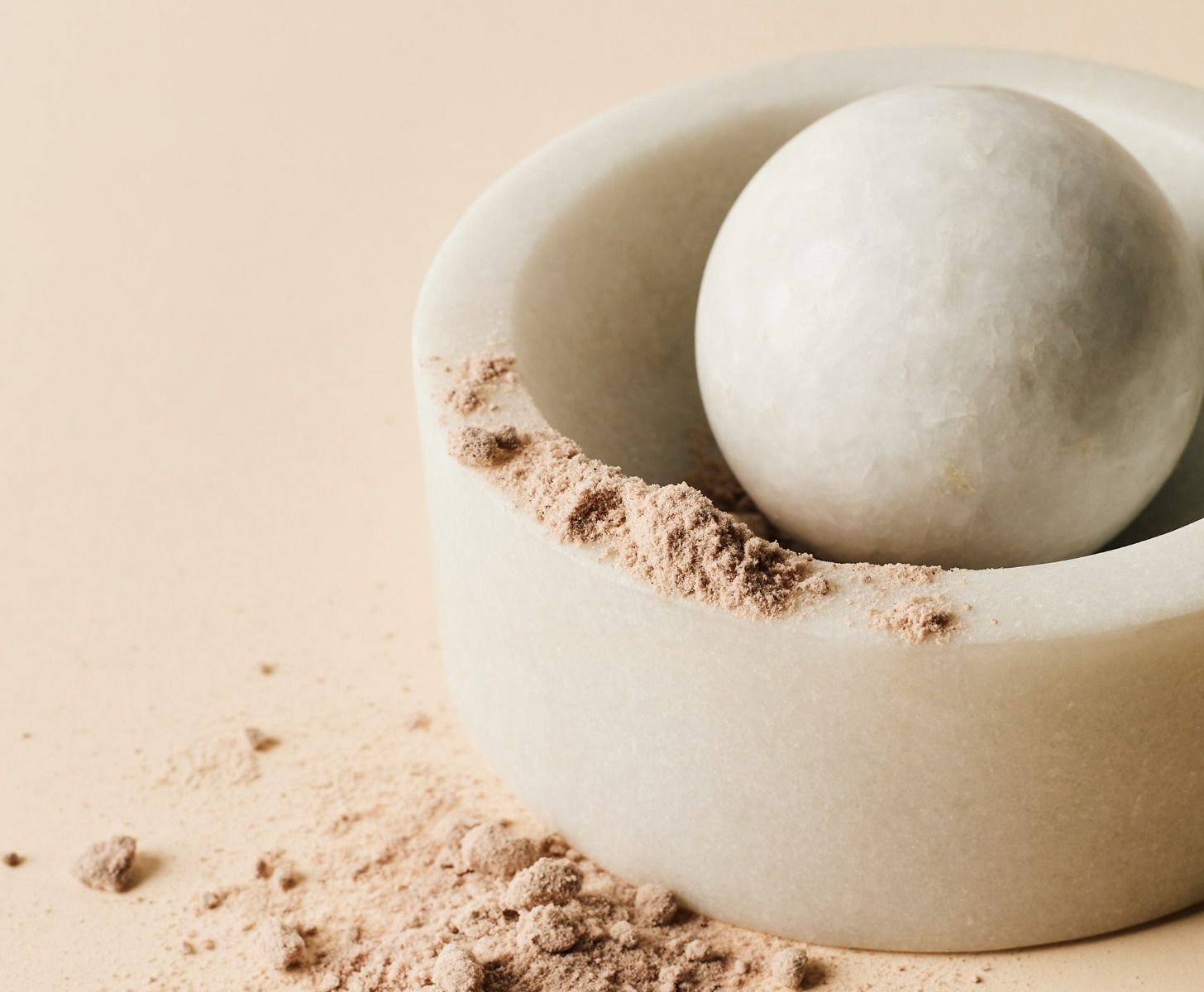 Mlynček na korenie STONE biely mramor