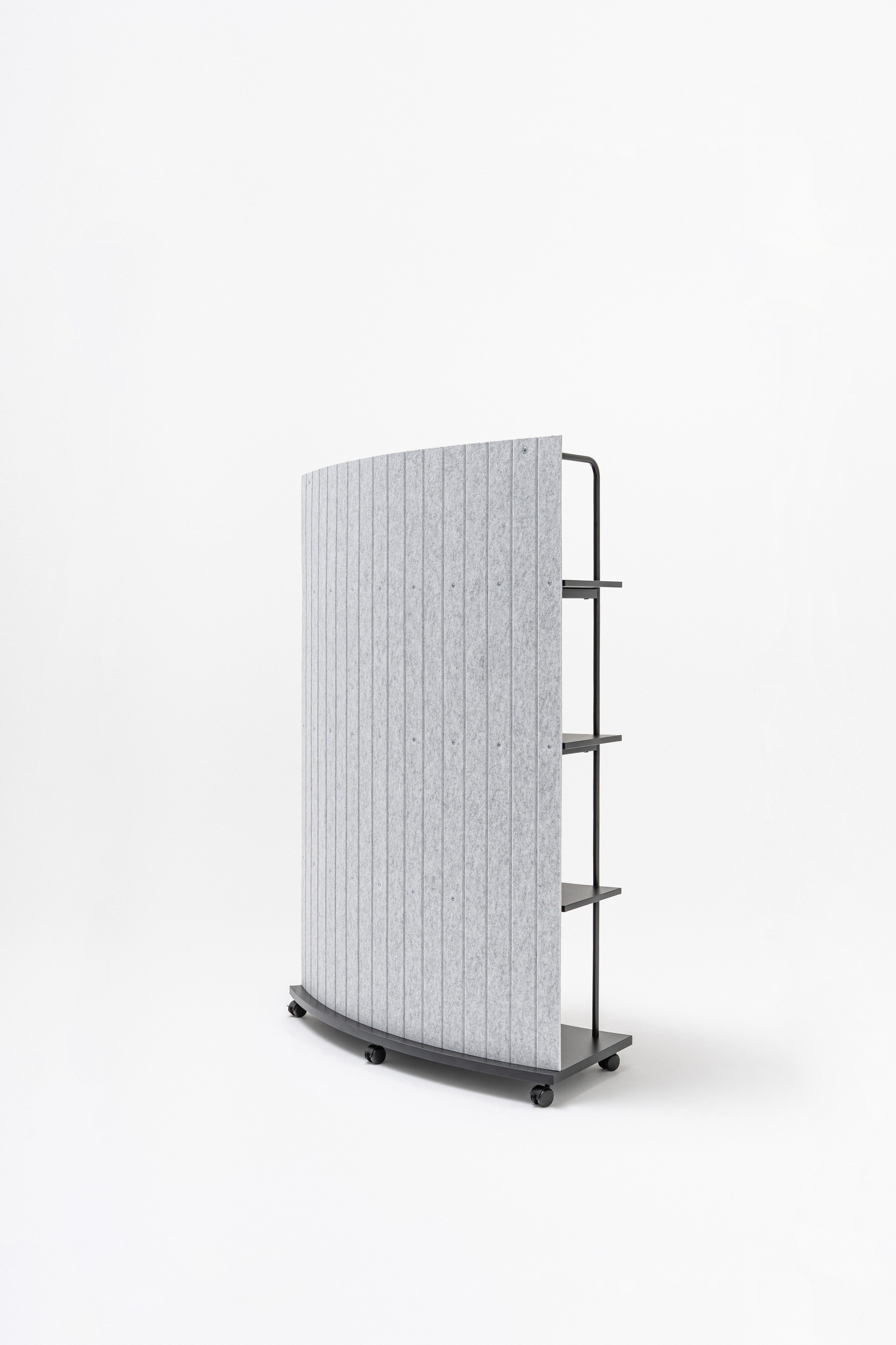 Ocelový regál TANCA so zadnou časťou z filcu