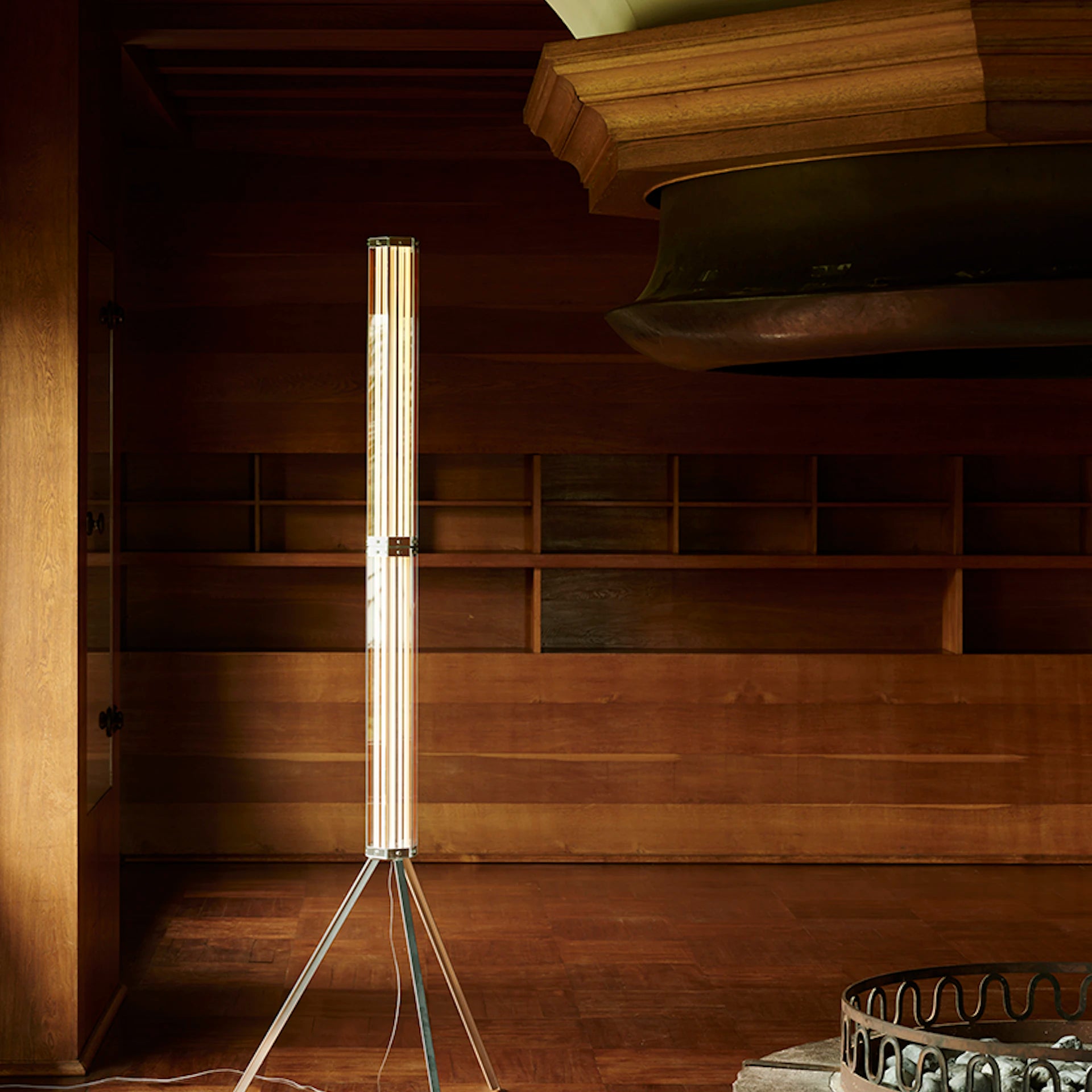 Stojaca lampa SUPERWIRE sklo s kovovou základňou