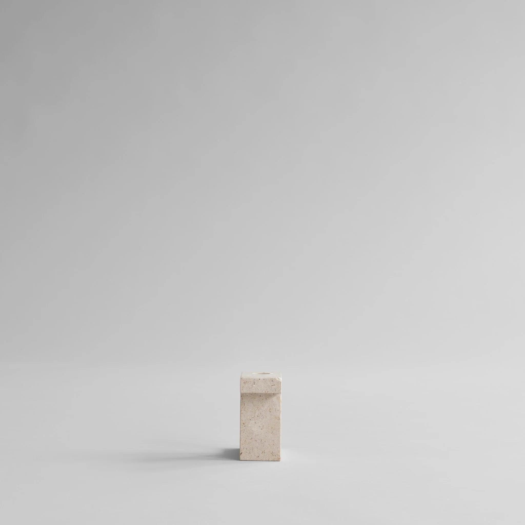 Świecznik BRICK TALL wapień 101 Copenhagen Eye on Design