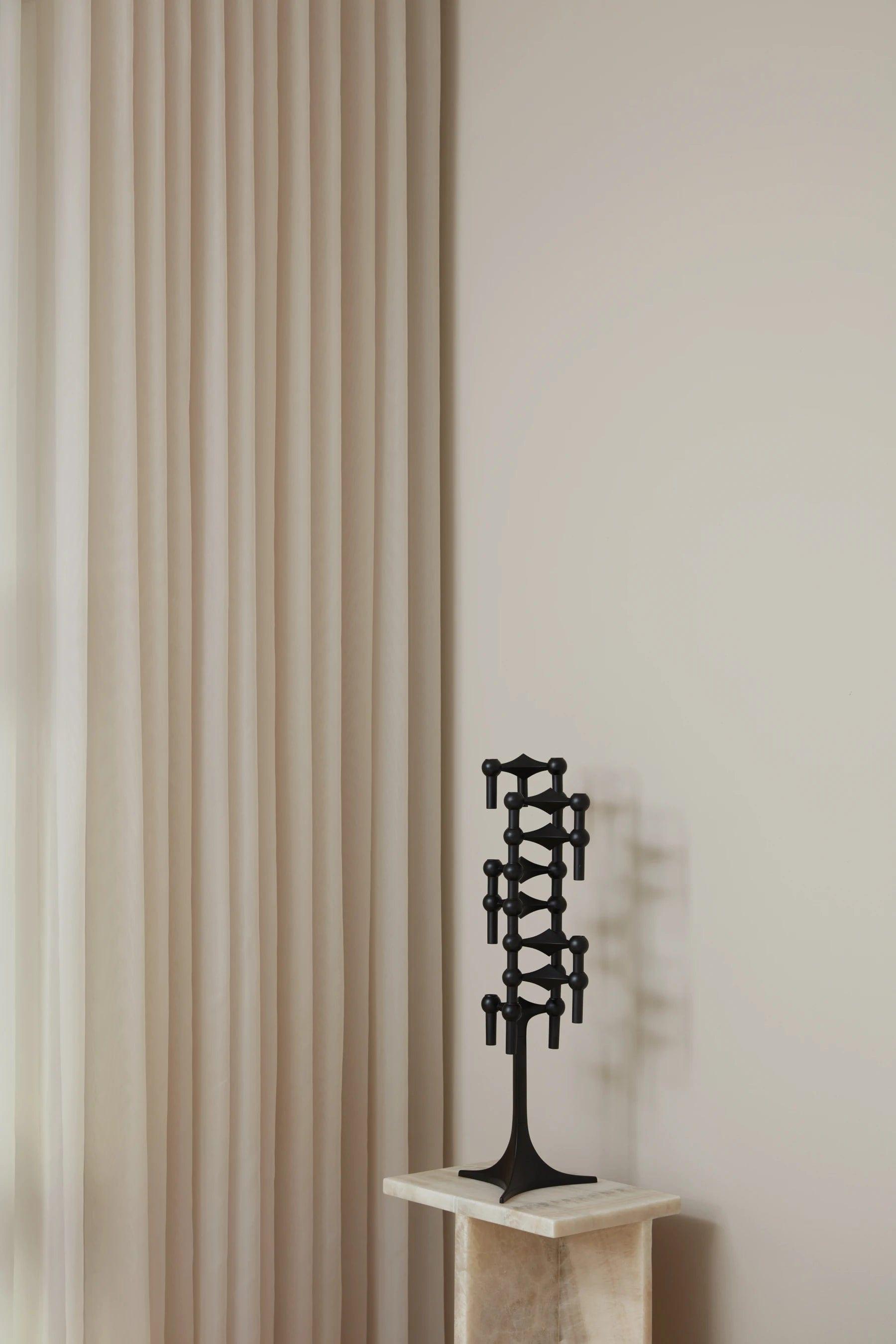 Świecznik wysoki STOFF NAGEL czarny Stoff Nagel Eye on Design