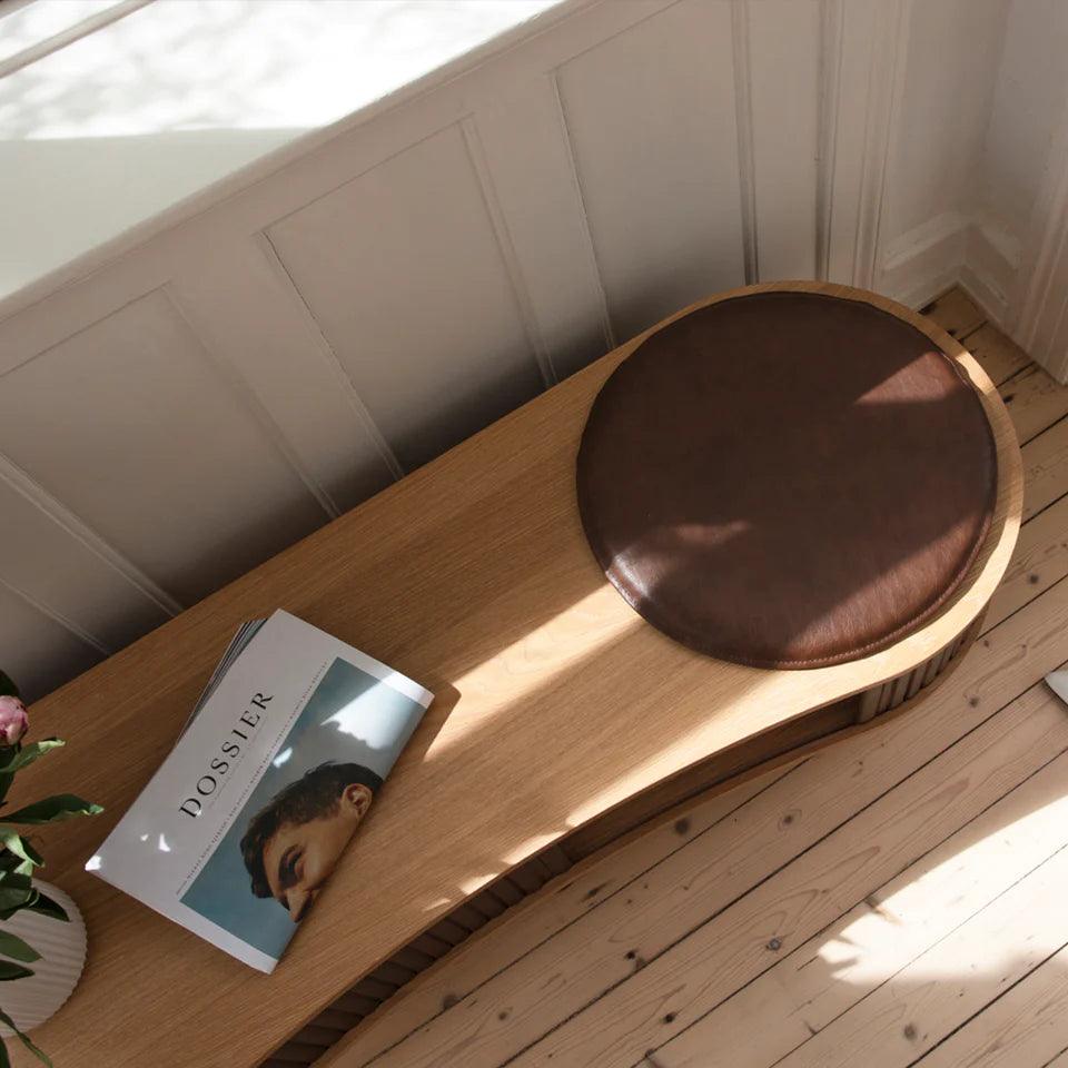 Szafka RTV AUDACIOUS karmelowy z dębem UMAGE Eye on Design