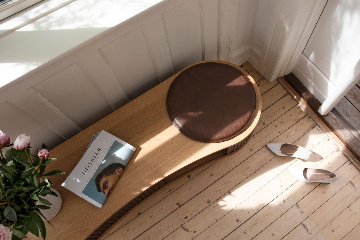 Szafka RTV AUDACIOUS orzechowy z dębem UMAGE Eye on Design