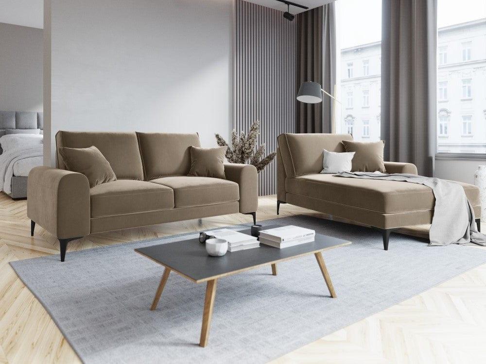 Szezlong aksamitny prawostronny MADARA cappuccino z czarną podstawą Mazzini Sofas Eye on Design