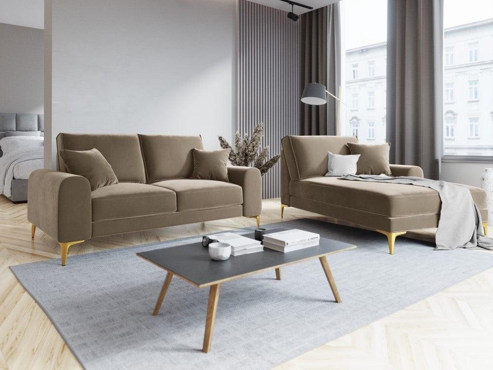 Szezlong aksamitny prawostronny MADARA cappuccino ze złotą podstawą Mazzini Sofas Eye on Design