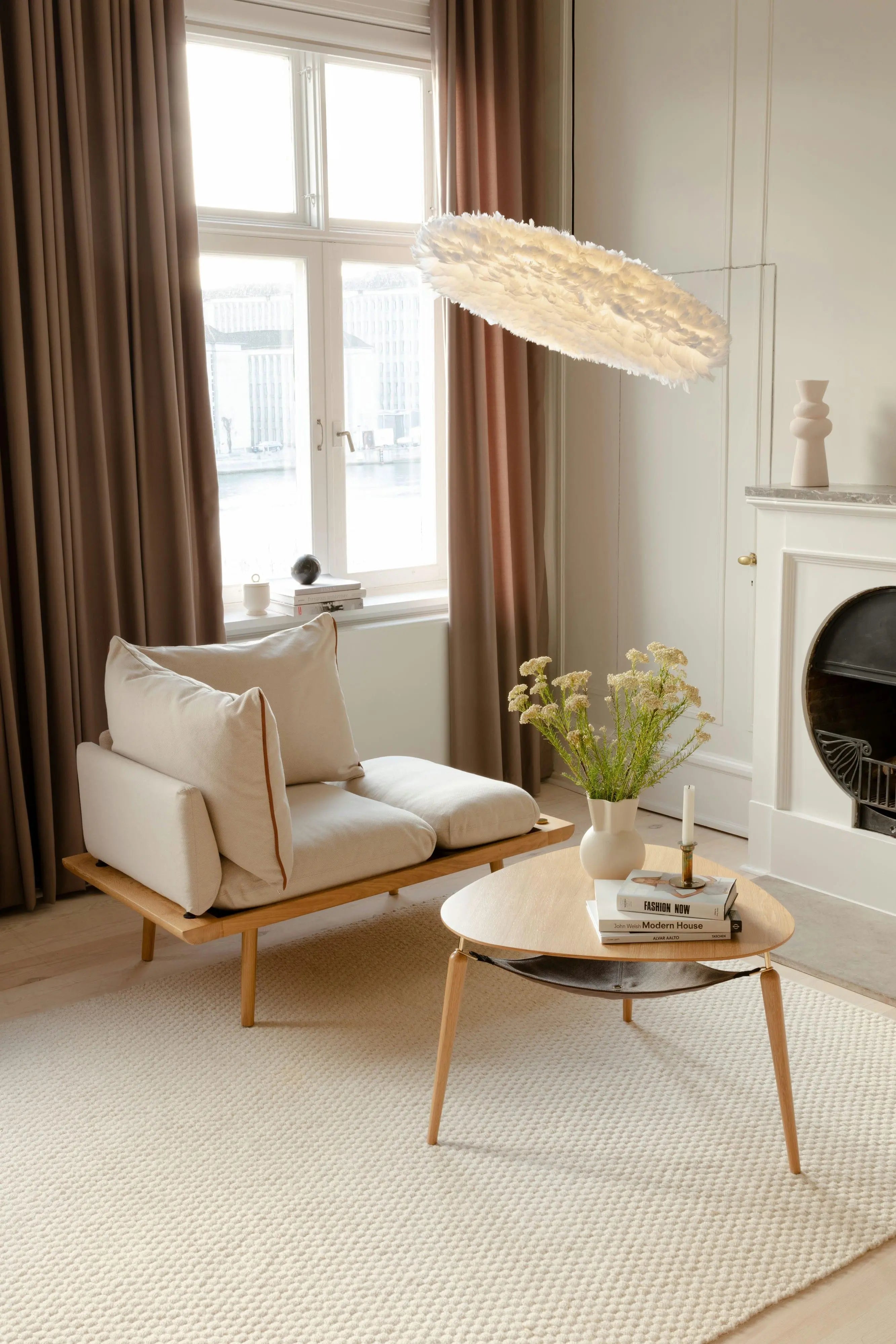 Szezlong LOUNGE AROUND beżowy z dębową podstawą – Umage