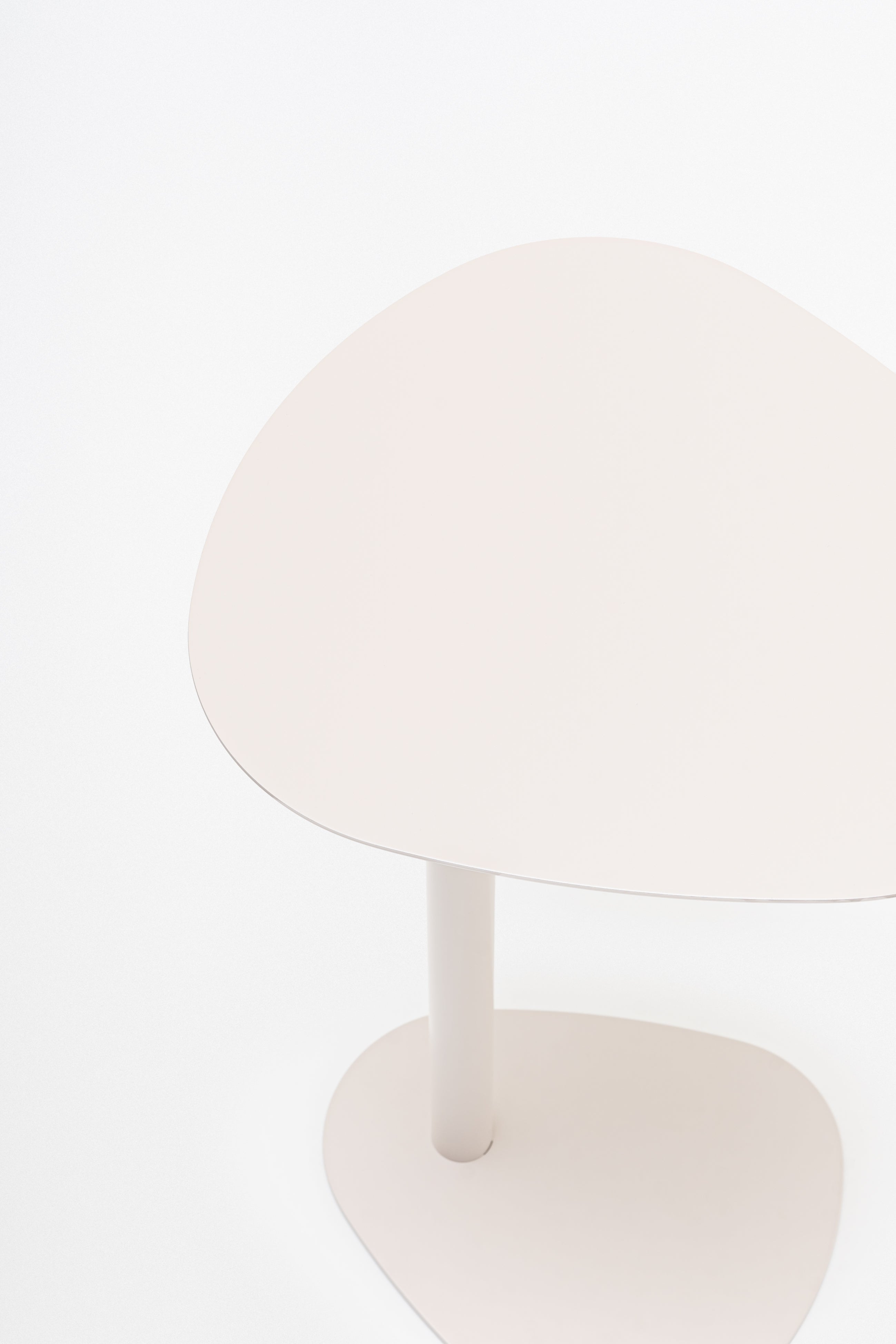 Kovový konferenčný stolík CELO