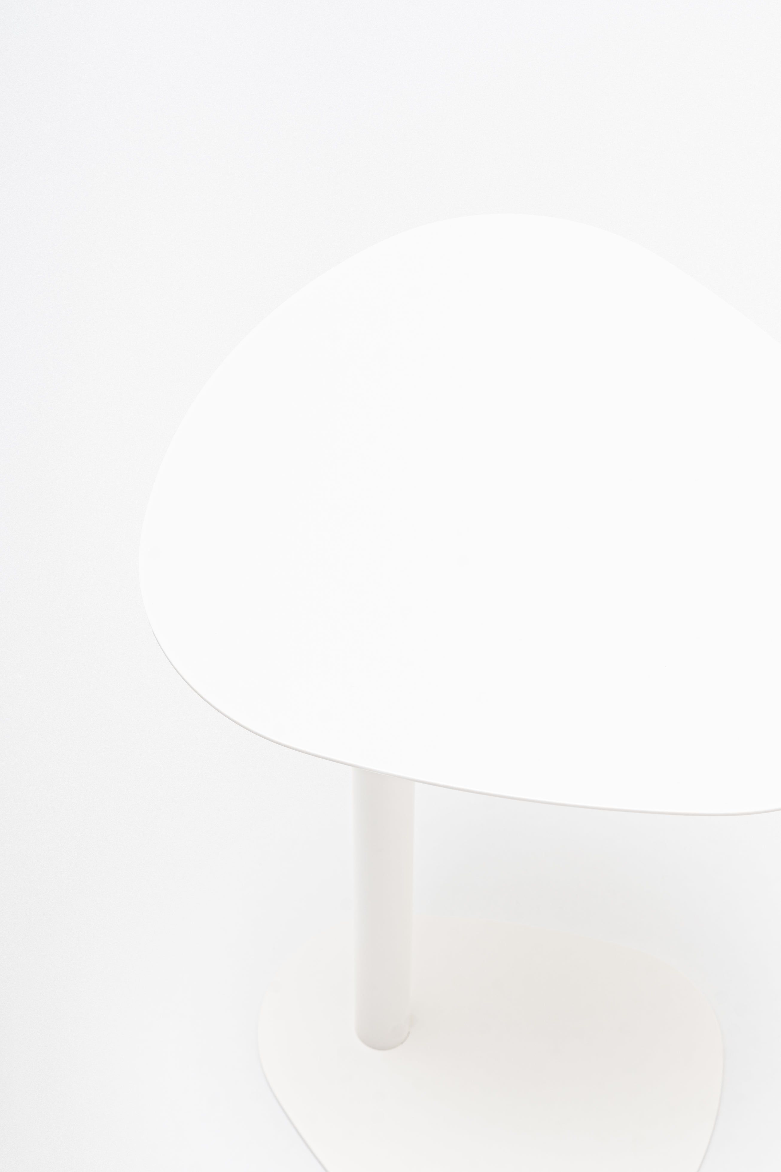 Kovový konferenčný stolík CELO