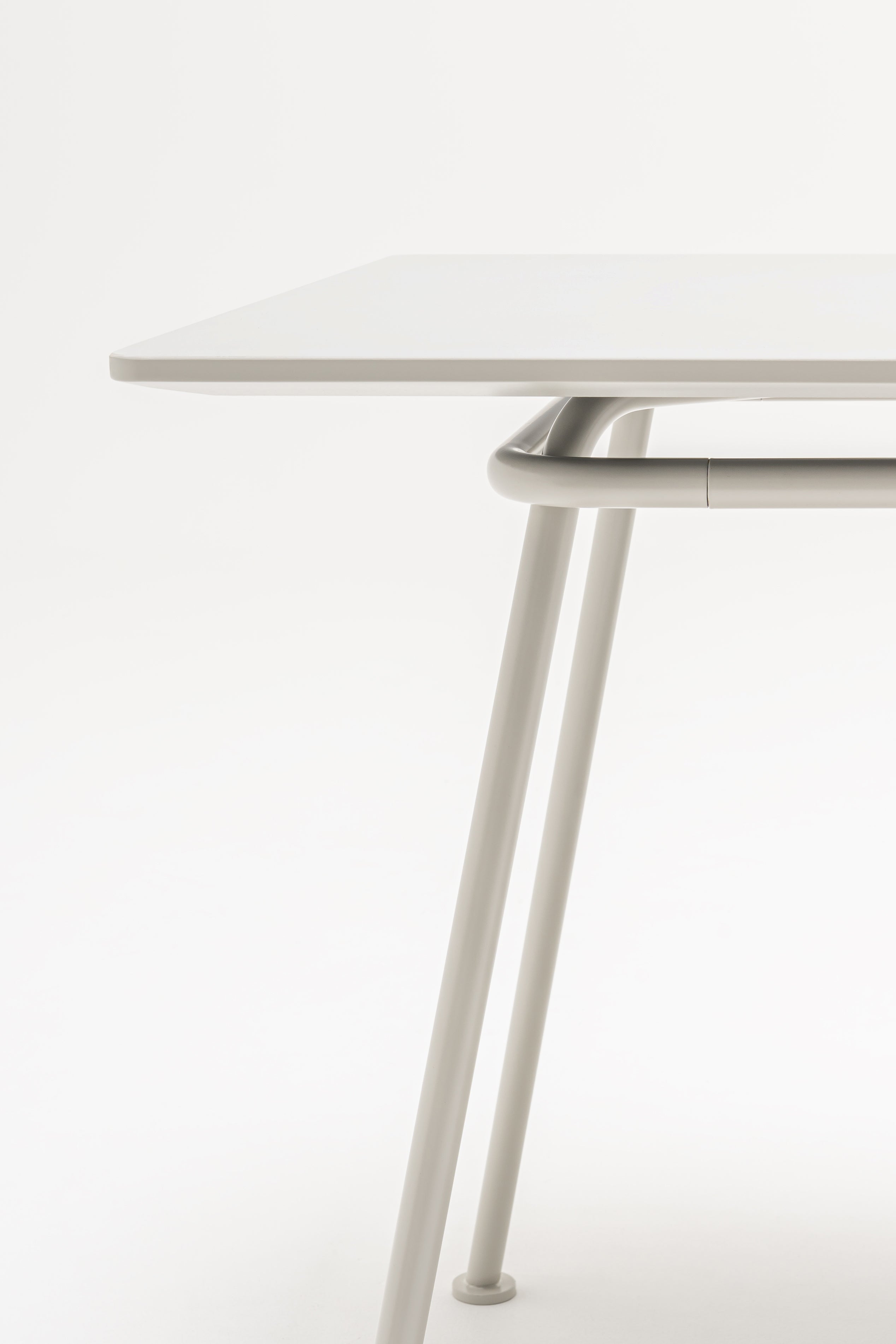 Obdĺžnikový stôl NEW SCHOOL s kovovou základňou