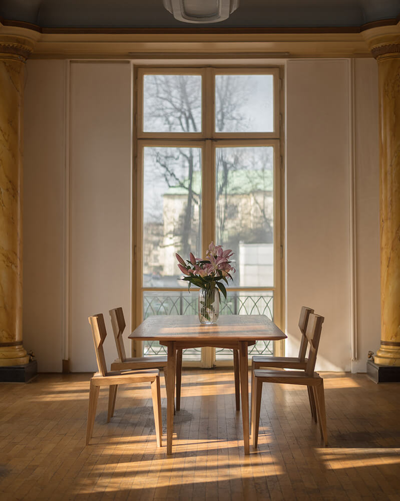 TAMAZA Oak Table
