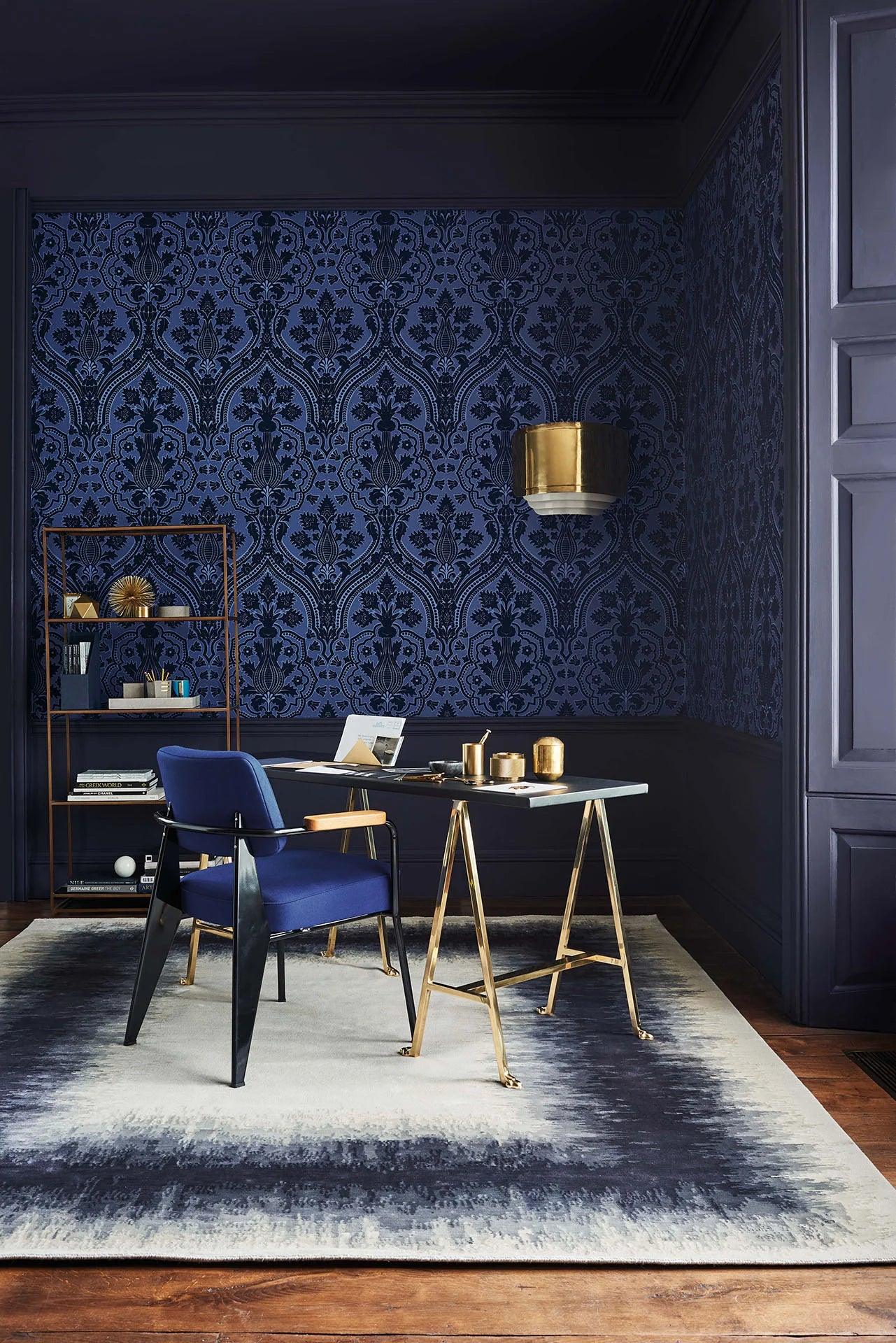 Štruktúrna tapeta s abstraktným orientálnym vzorom KOLEKCIA HRUŠKOVÉHO DREVA - Pugin Palace Flock čierna