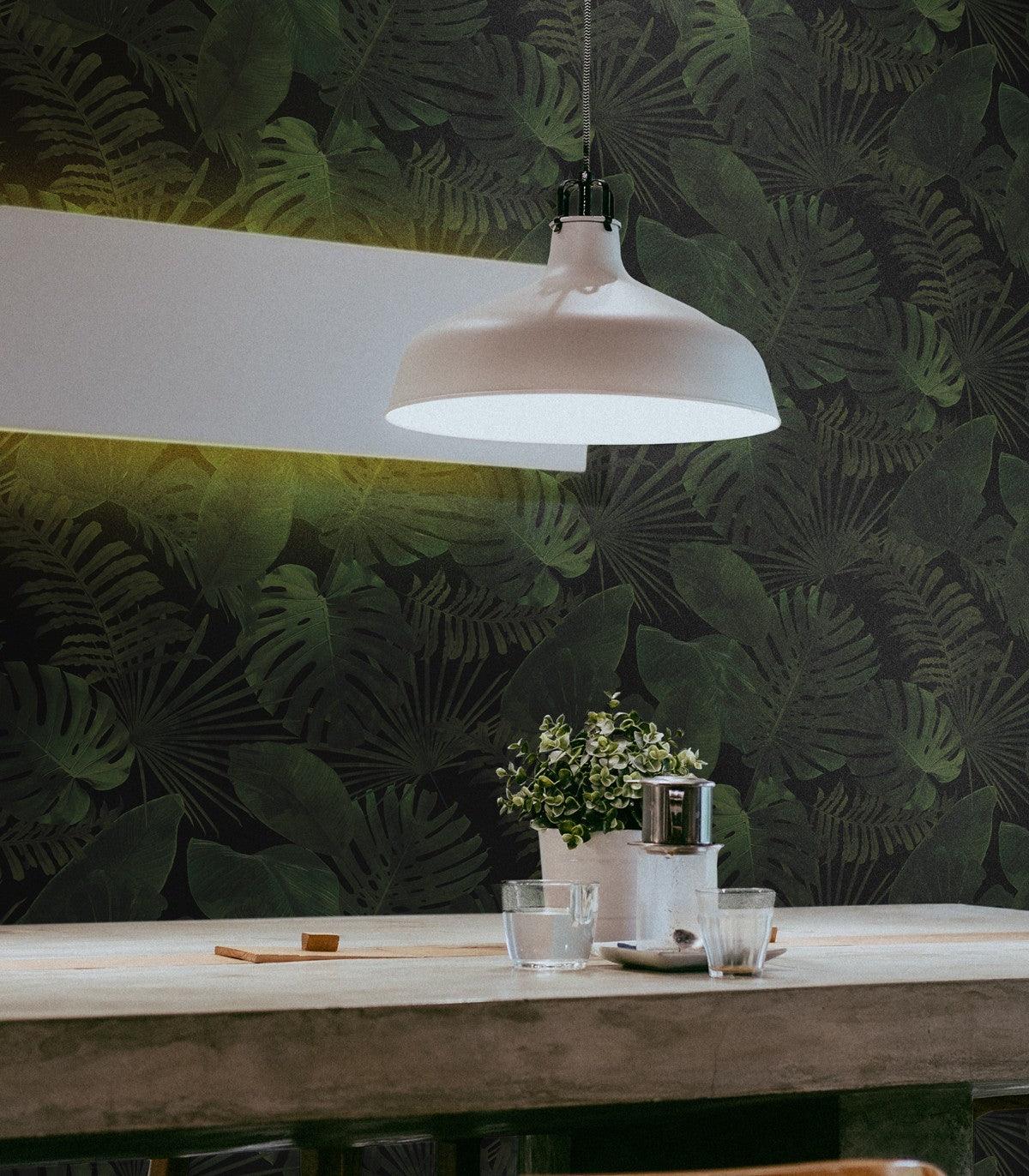Tapeta TROPICAL FOREST DARK Wallcolors Eye on Design