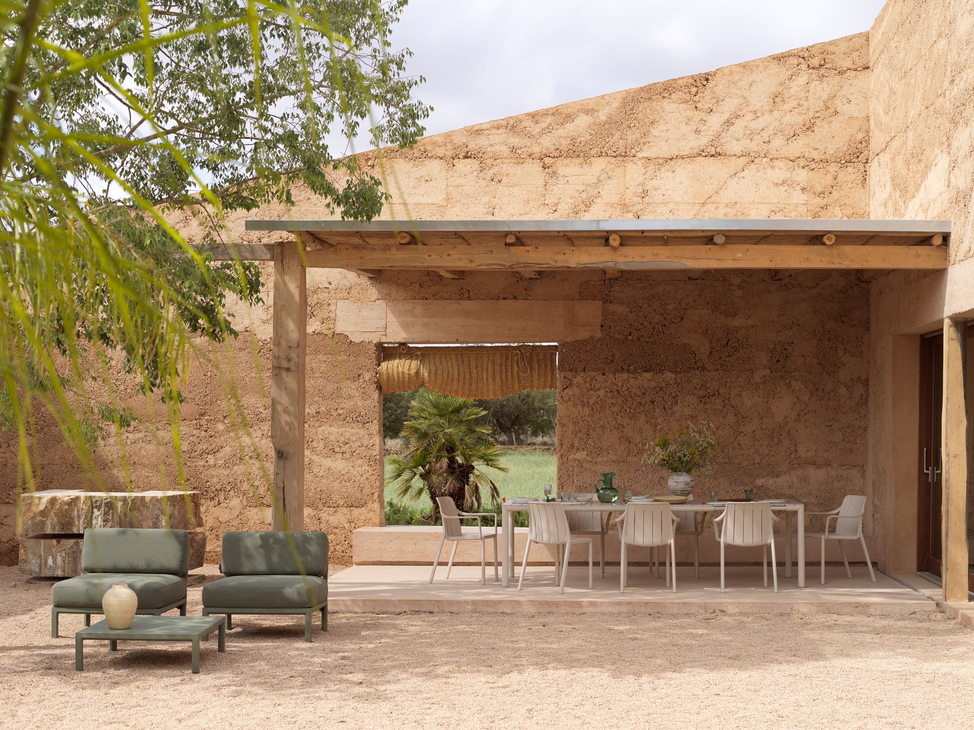 Rozkladací vonkajší stôl TEVERE béžový