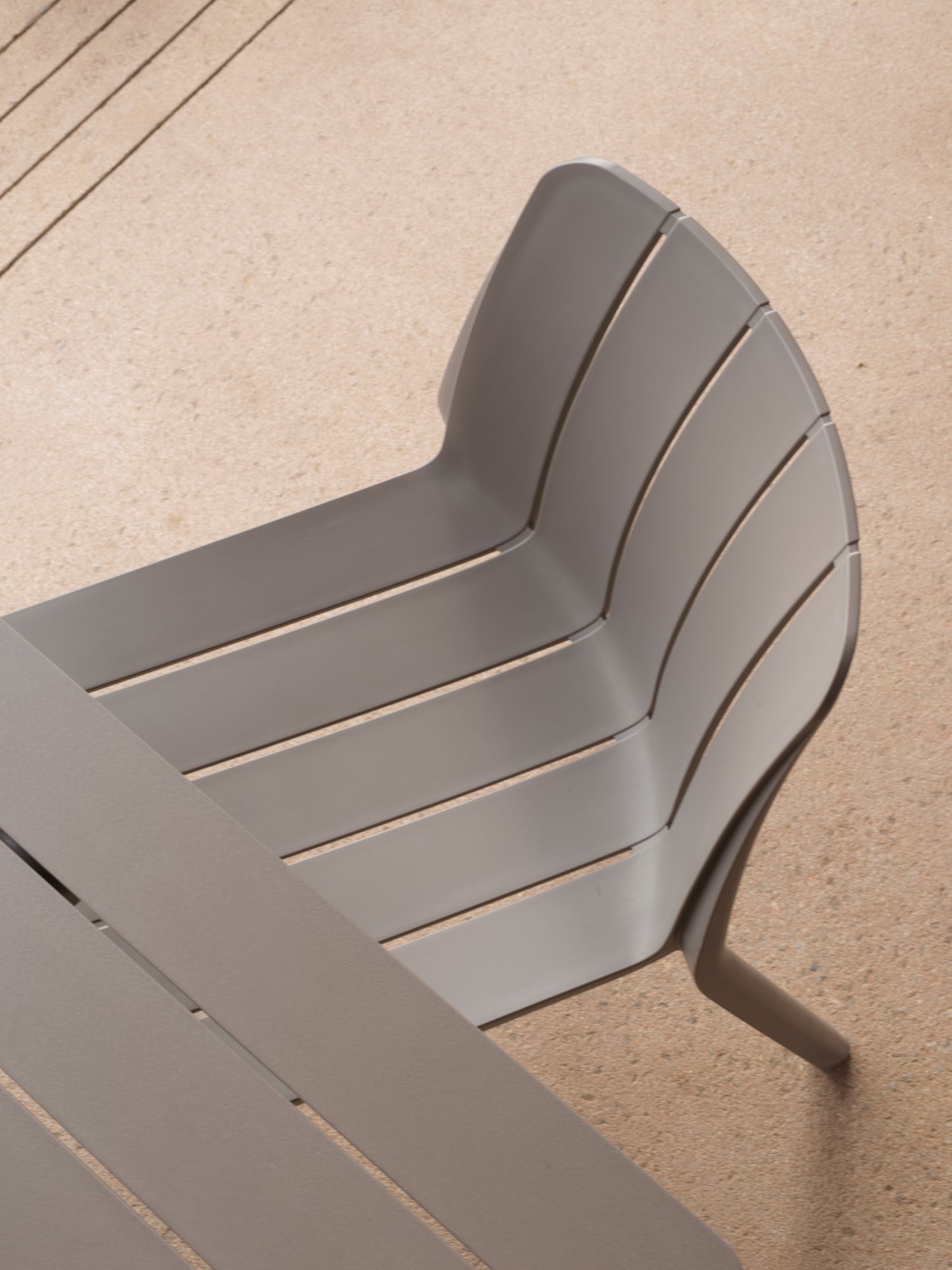 Rozkladací vonkajší stôl TEVERE taupe