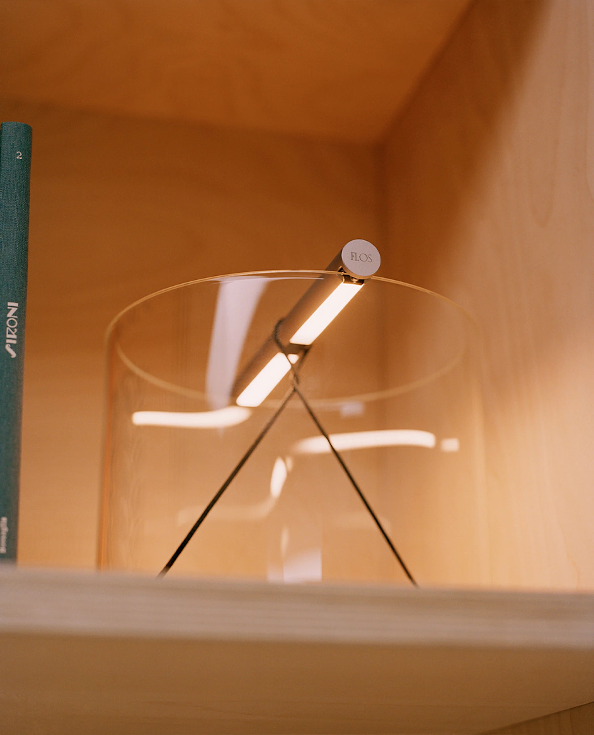 TO-TIE Glass Table Lamp