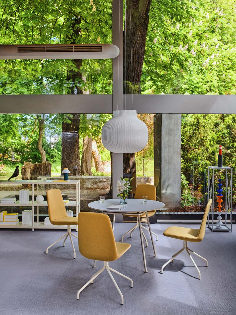 Otáčacie kreslo ULTI s hliníkovým podstavcom