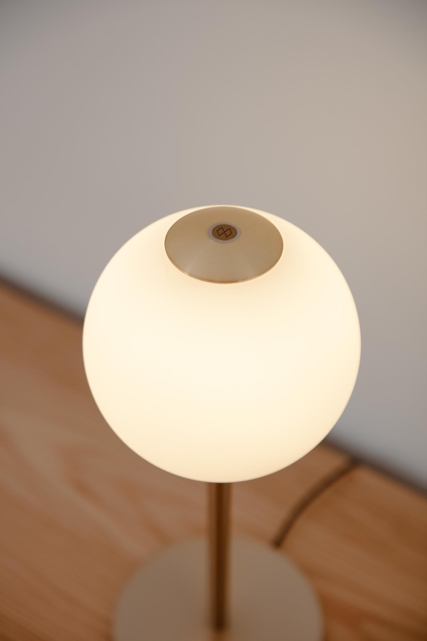 Stolná lampa AUDREY biela so zlatým prvkom