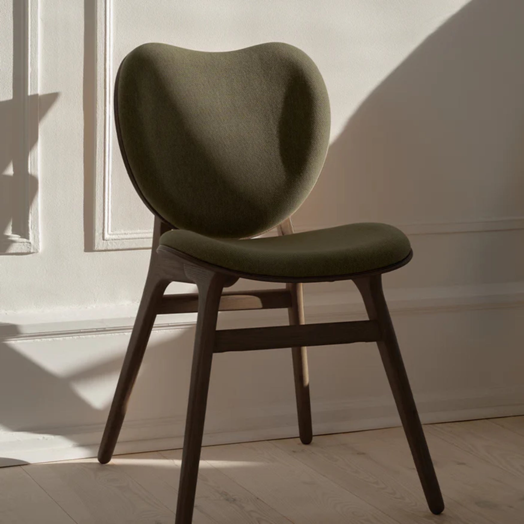 CONVERSATION chair green with dark oak base