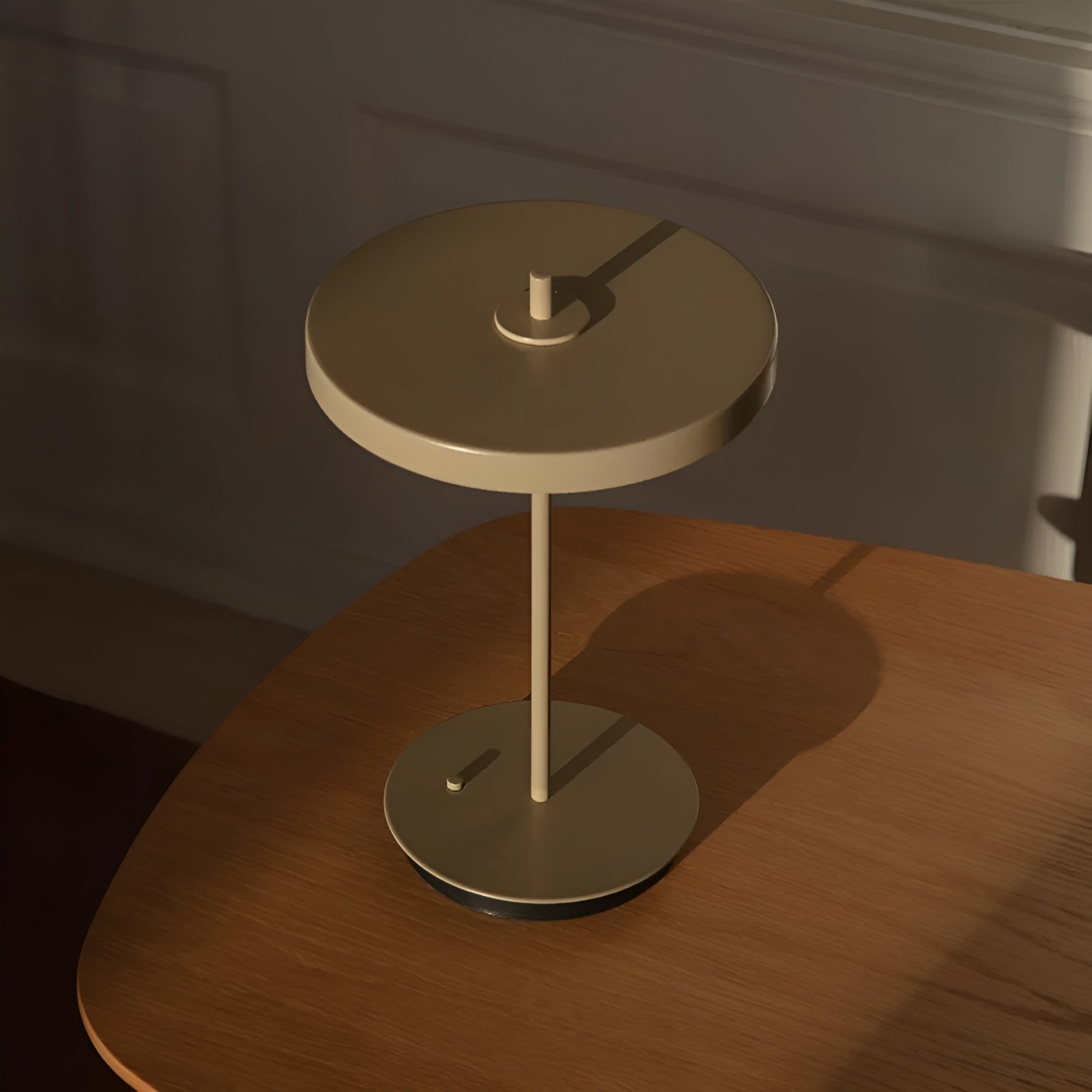 Prenosná lampa ASTERIA MOVE MONOCHROME béžová