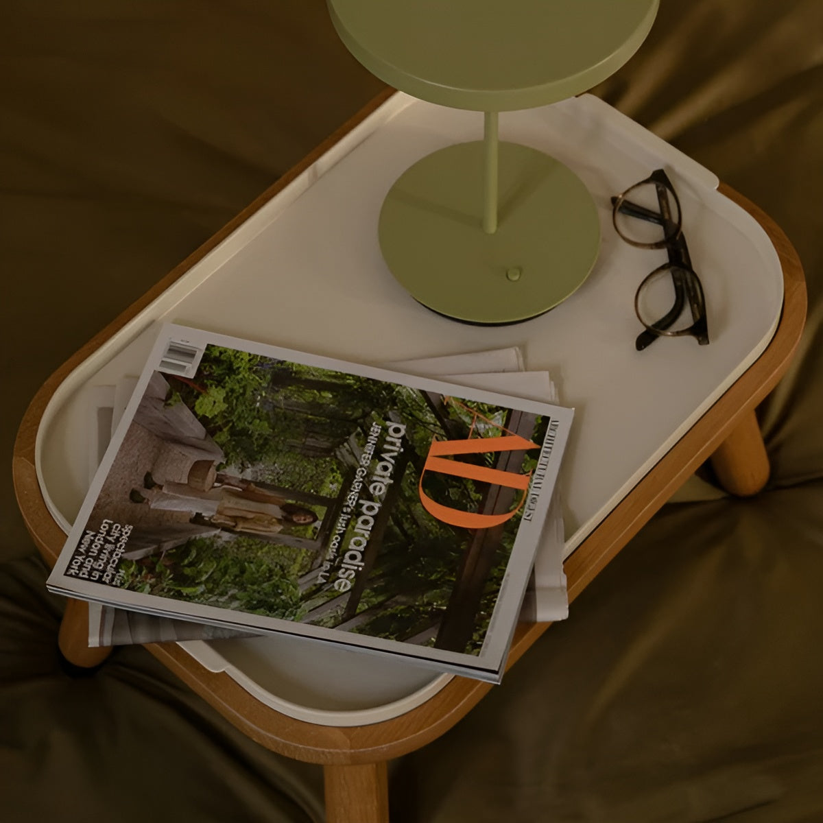 Kávový stolík PAFF perlová biela s dubovou základňou