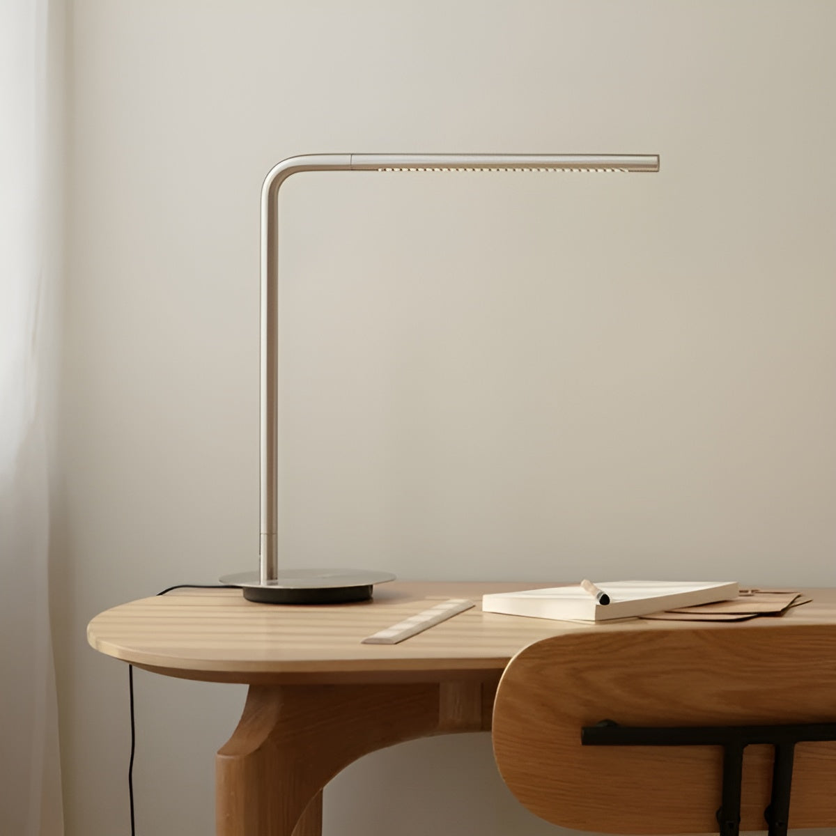 Stolná lampa OMNI strieborná