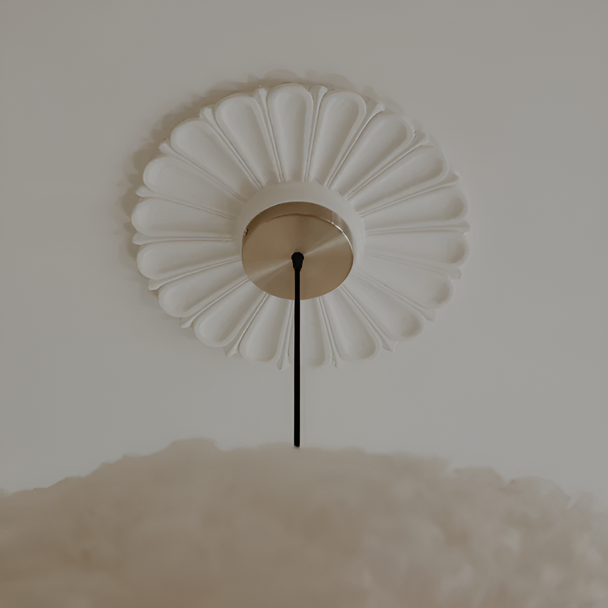 Zlaté uchytenie pre závesné svietidlo ROSETTE