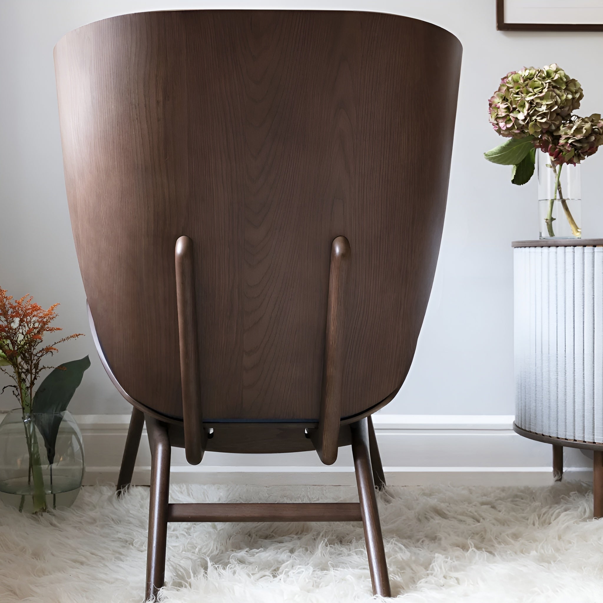 Fotel READER z koňakovou kožou a tmavou dubovou základňou