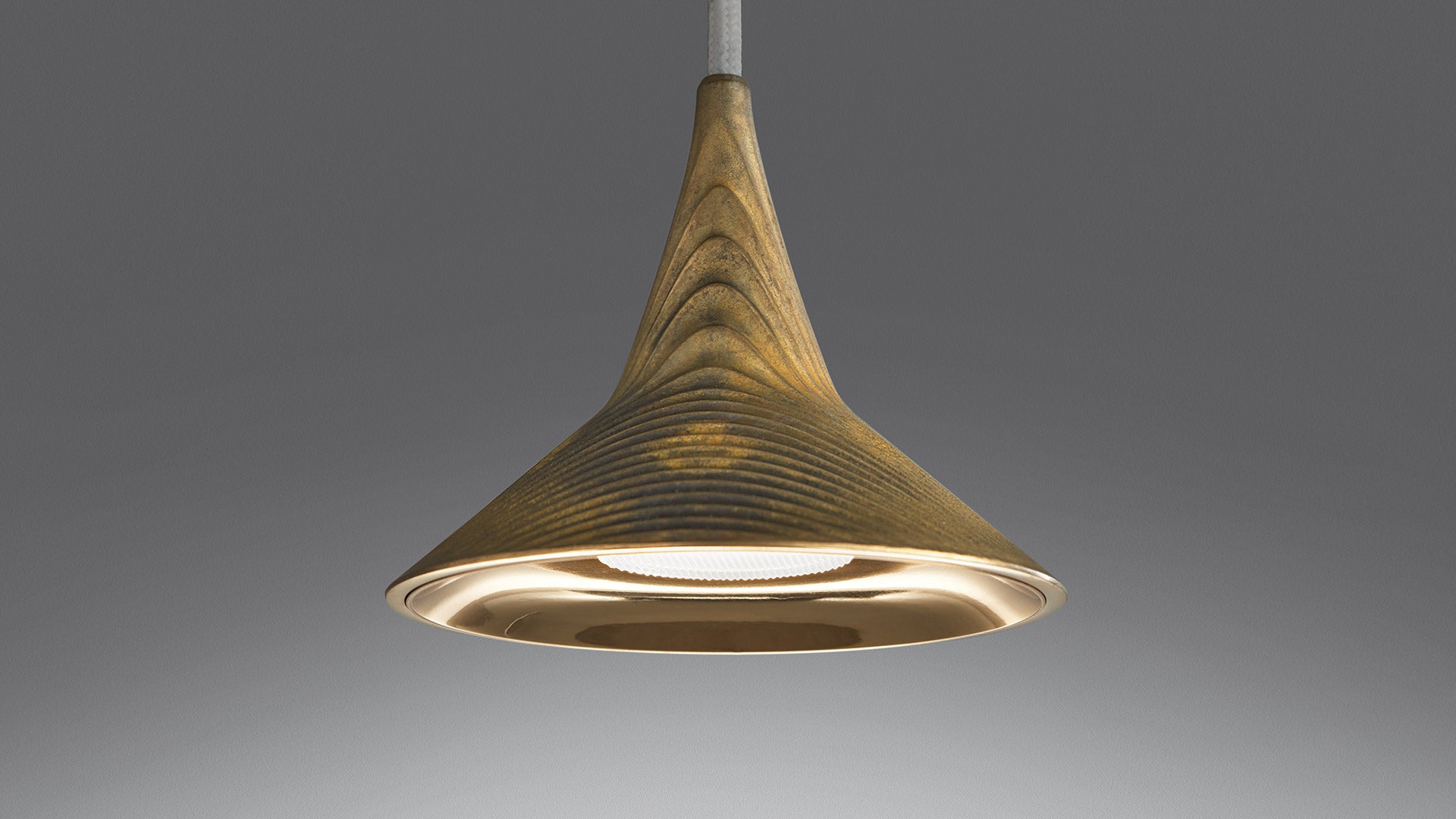 Závesná lampa UNTERLINDEN mosadz