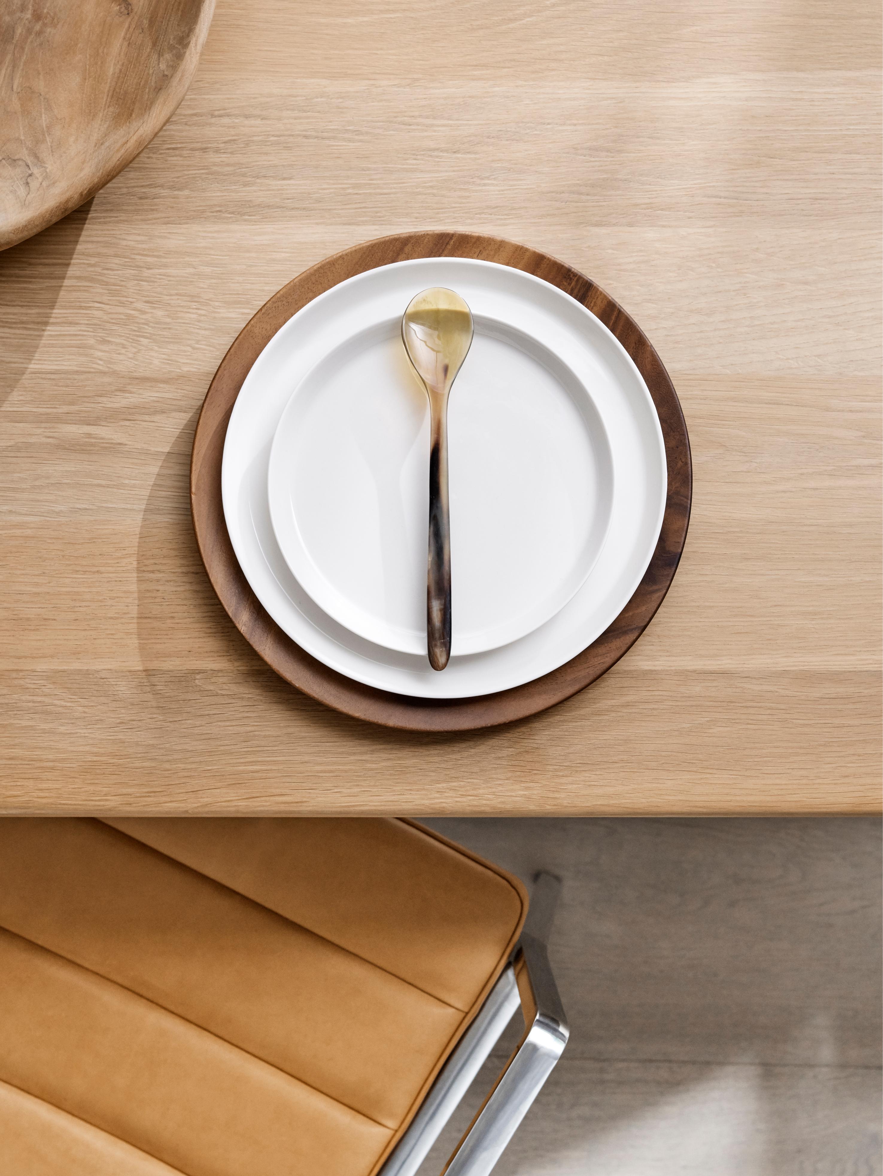 VIPP White Porcelain Plate Set