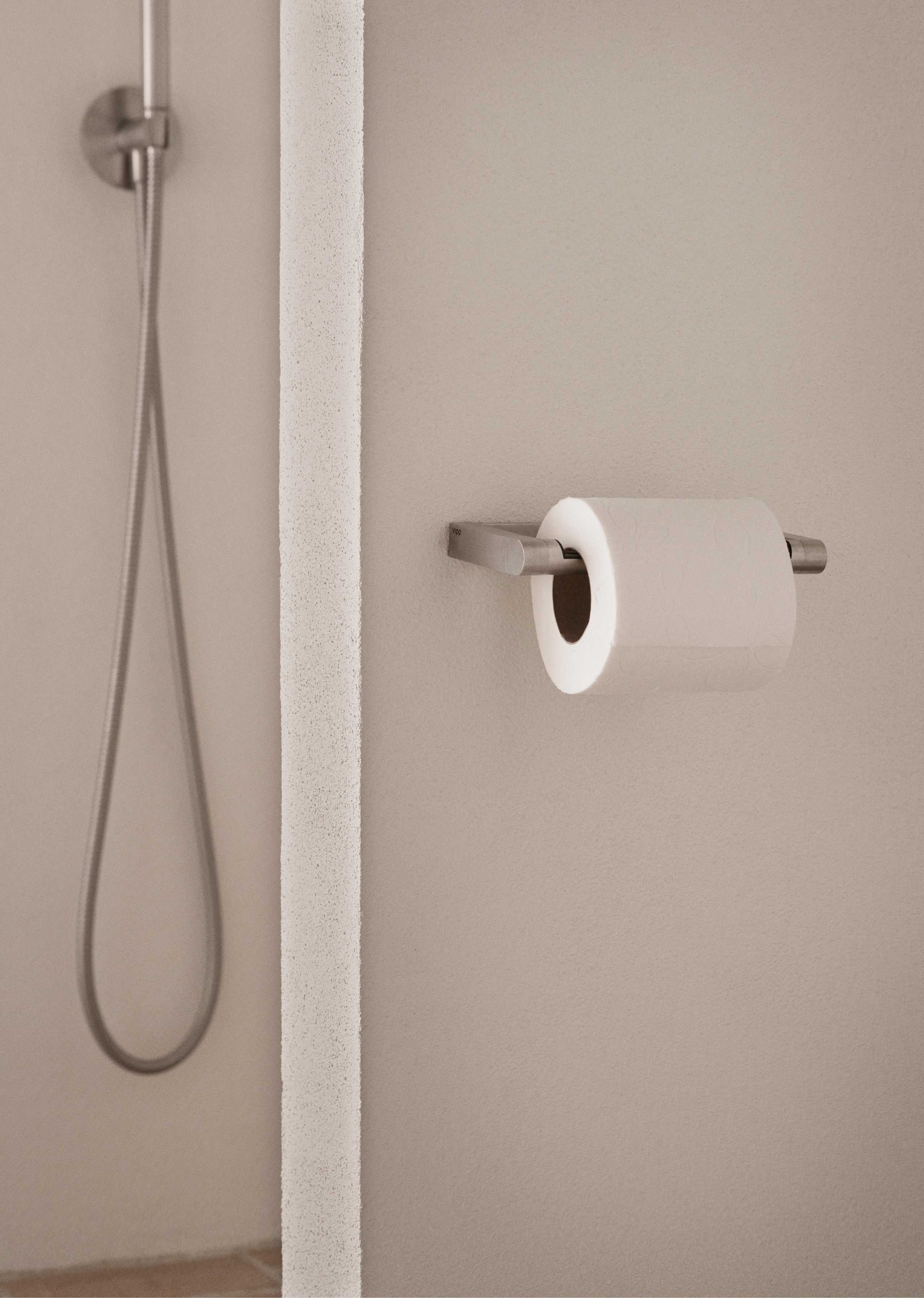 Držiak na toaletný papier VIPP oceľový s čiernym