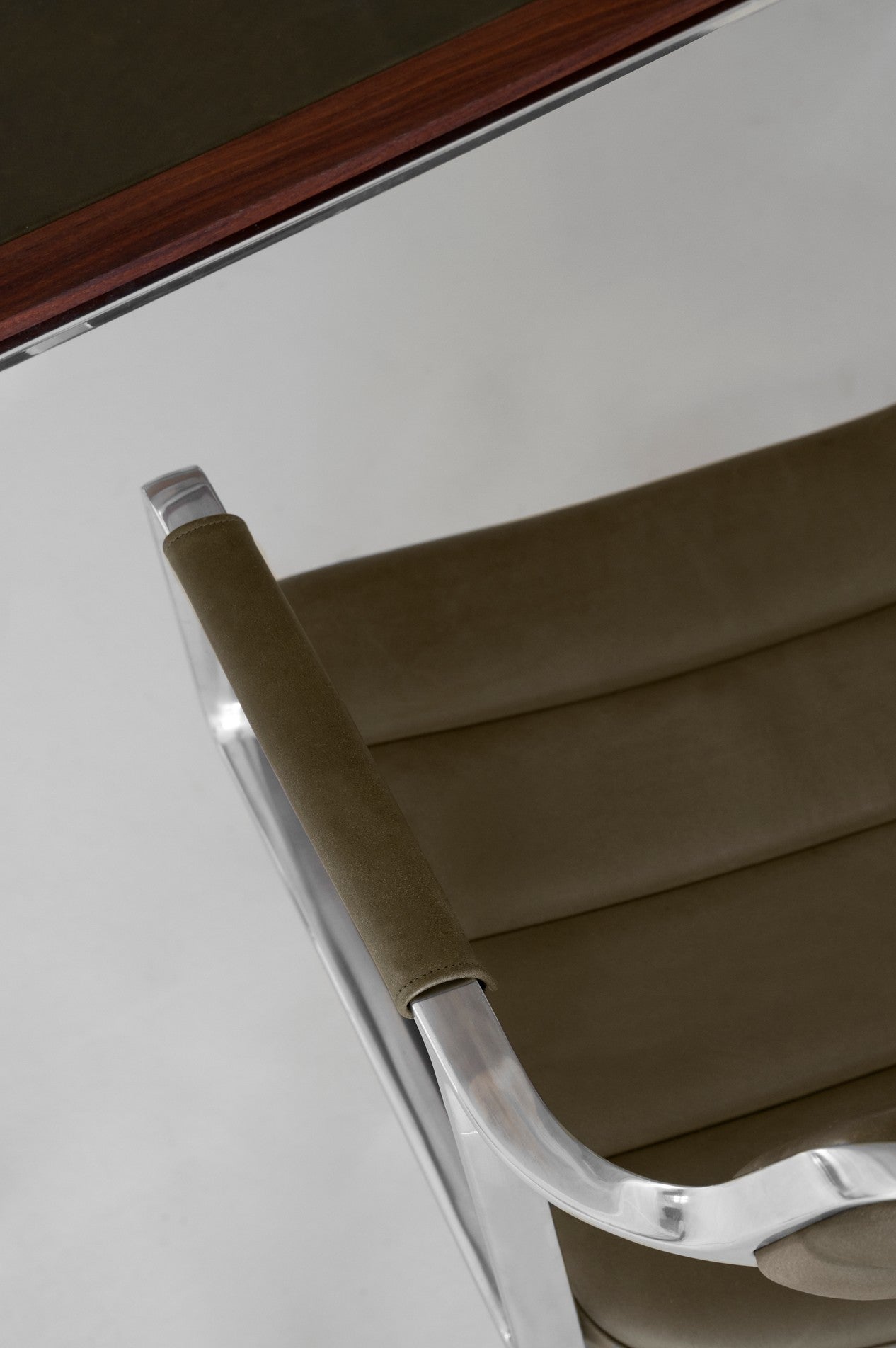 Office chair 453 sand fabric with metal base