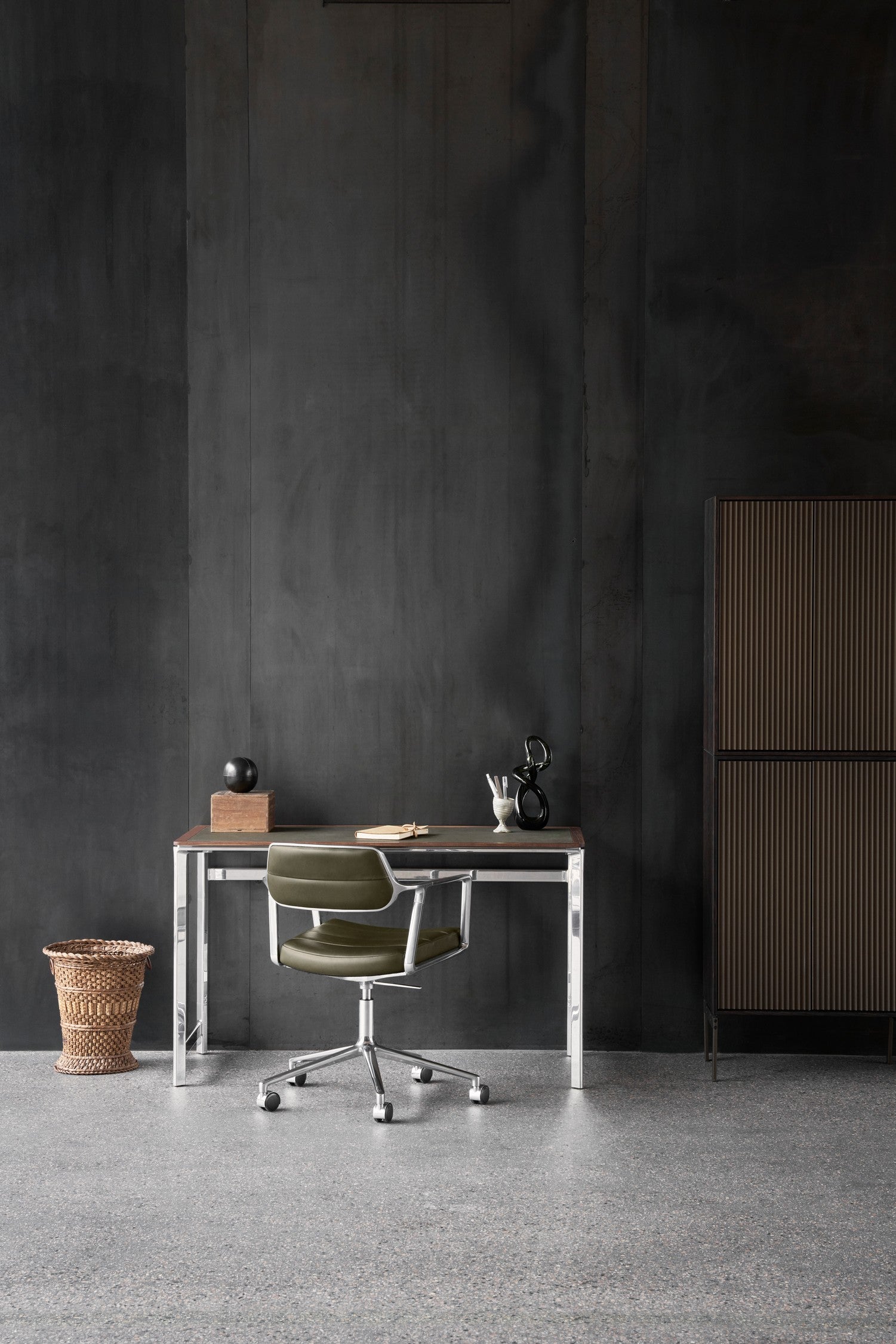 Office chair 453+ black leather with metal base