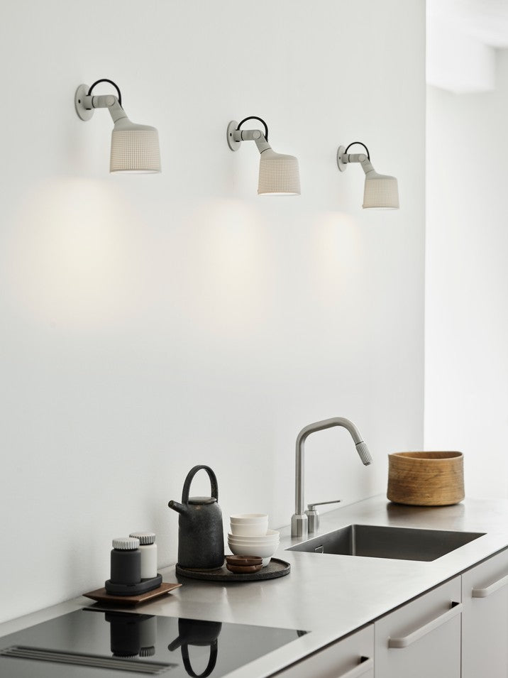 Nástenná lampa 524 biela metalická