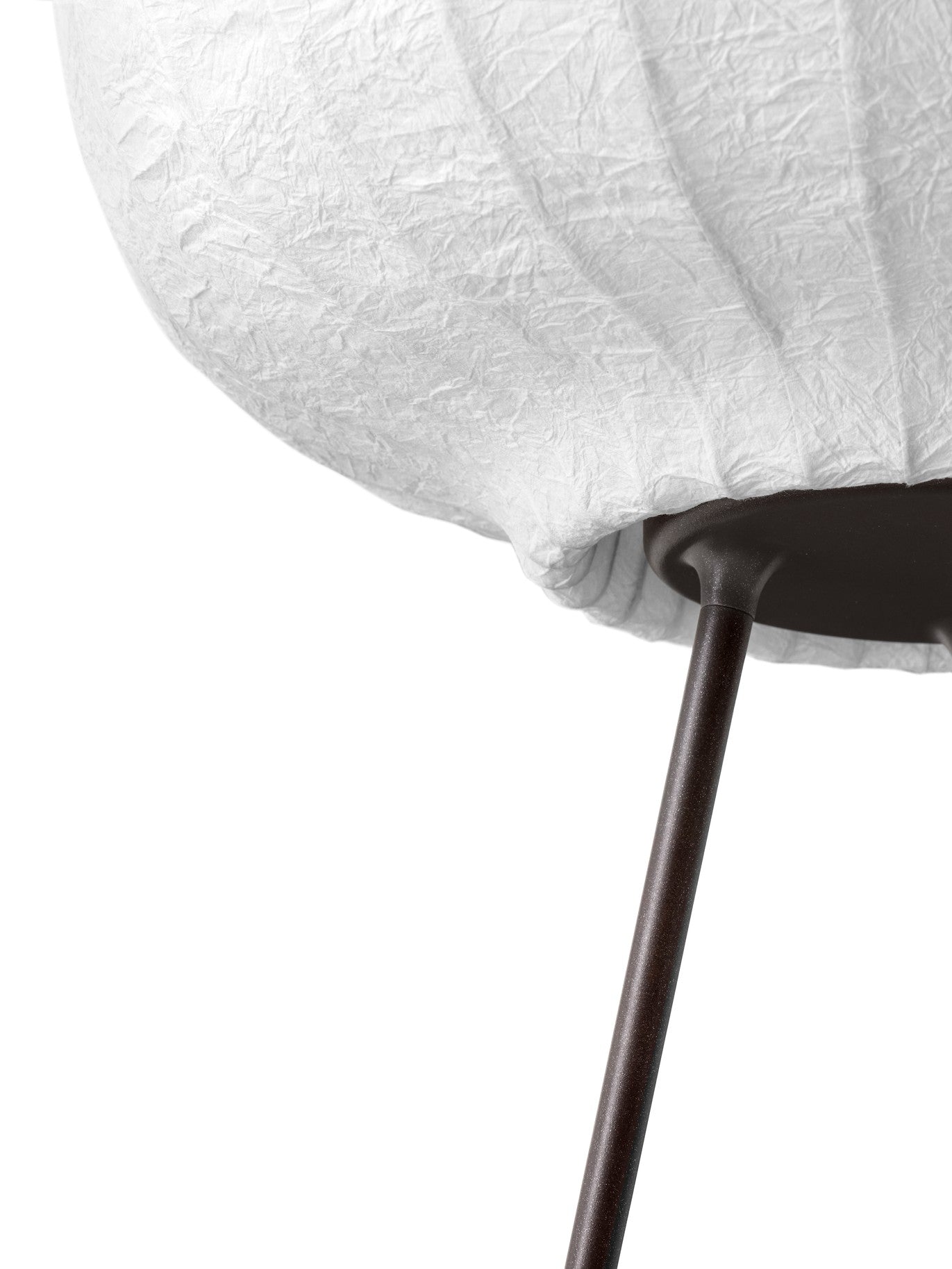 Stojaca lampa 581 s papierovým tienidlo a tmavou kovovou základňou