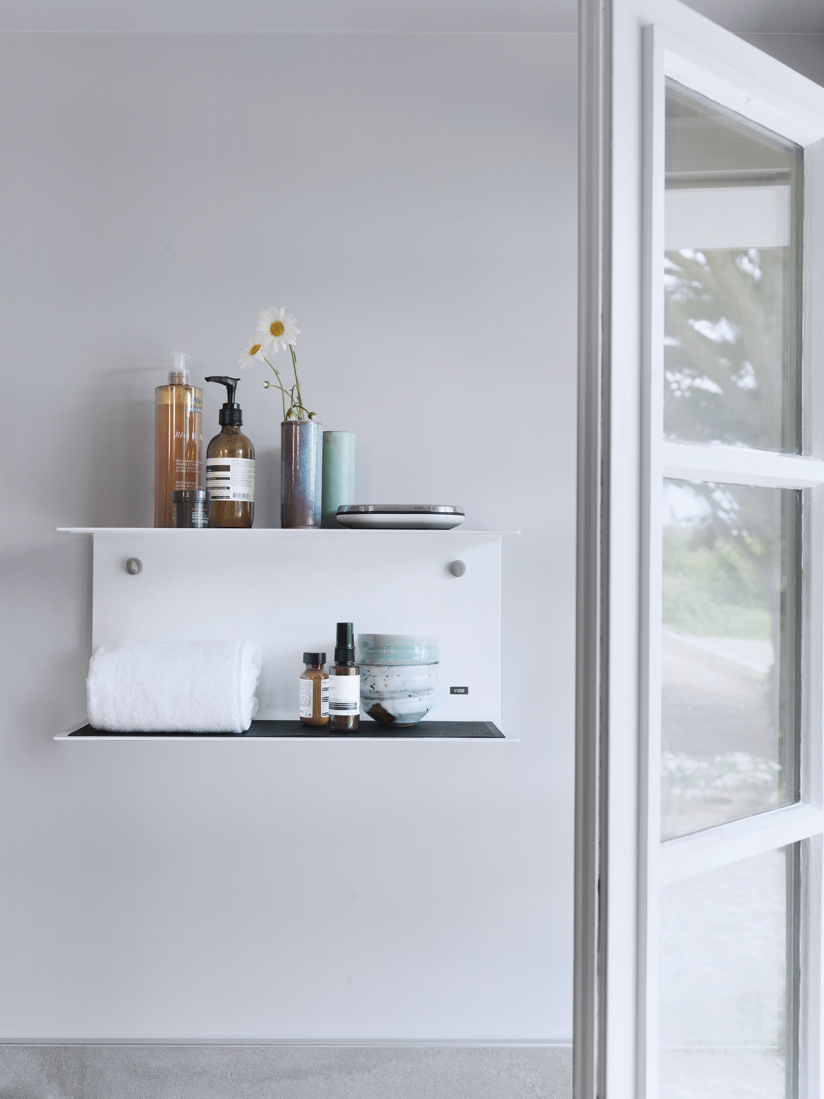 Hanging shelf VIPP white