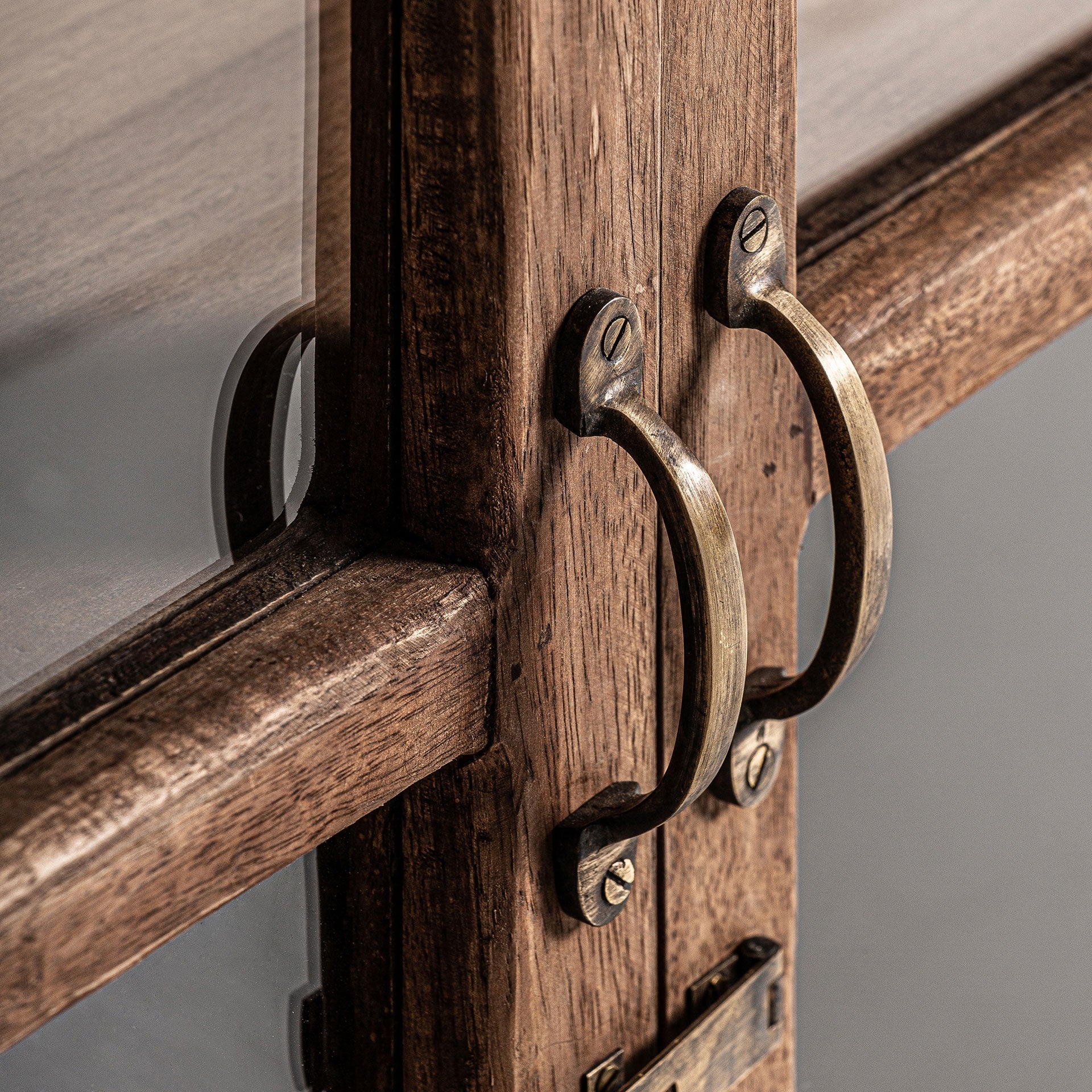 Vitrína JEKYE mango drevo