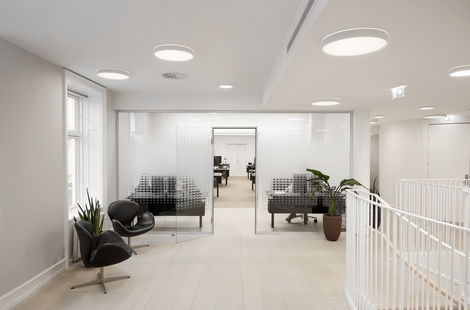 LP SLIM ROUND SEMI-RECESSED ceiling light white