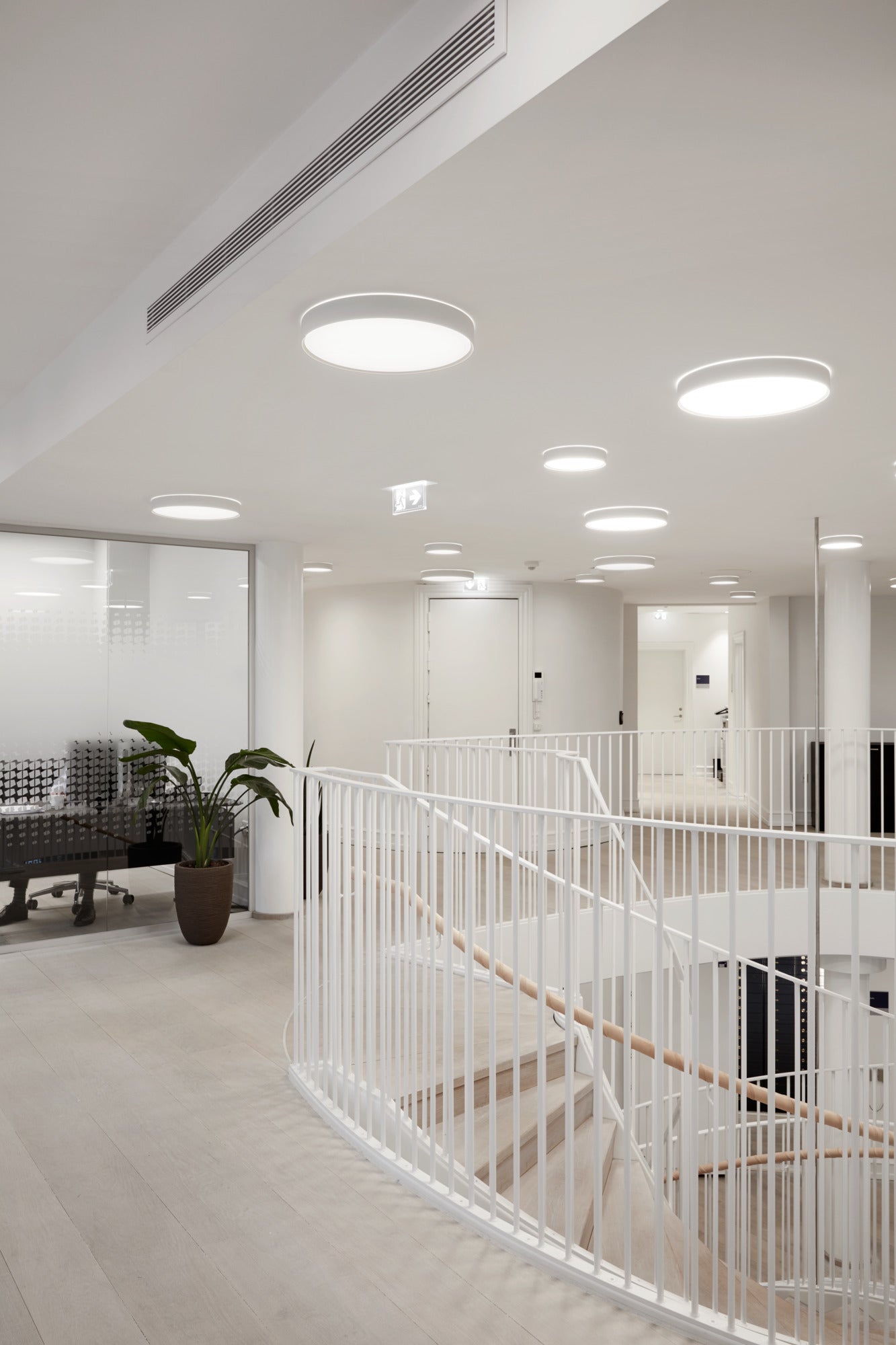 LP SLIM ROUND SEMI-RECESSED ceiling light white