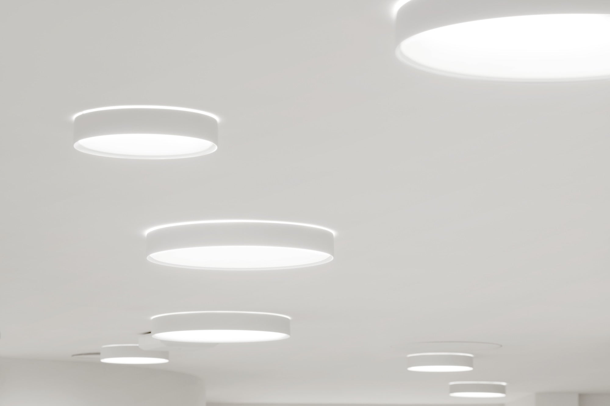 LP SLIM ROUND SEMI-RECESSED ceiling light white