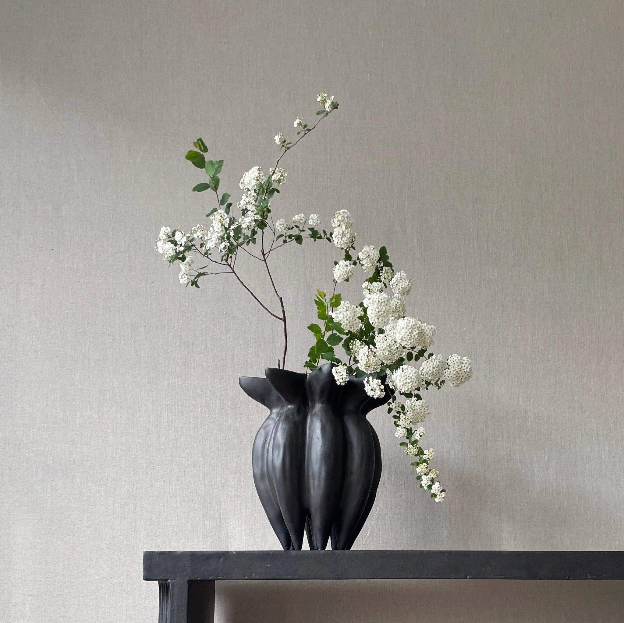 Wazon LOTUS ciemnobrązowy 101 Copenhagen Eye on Design