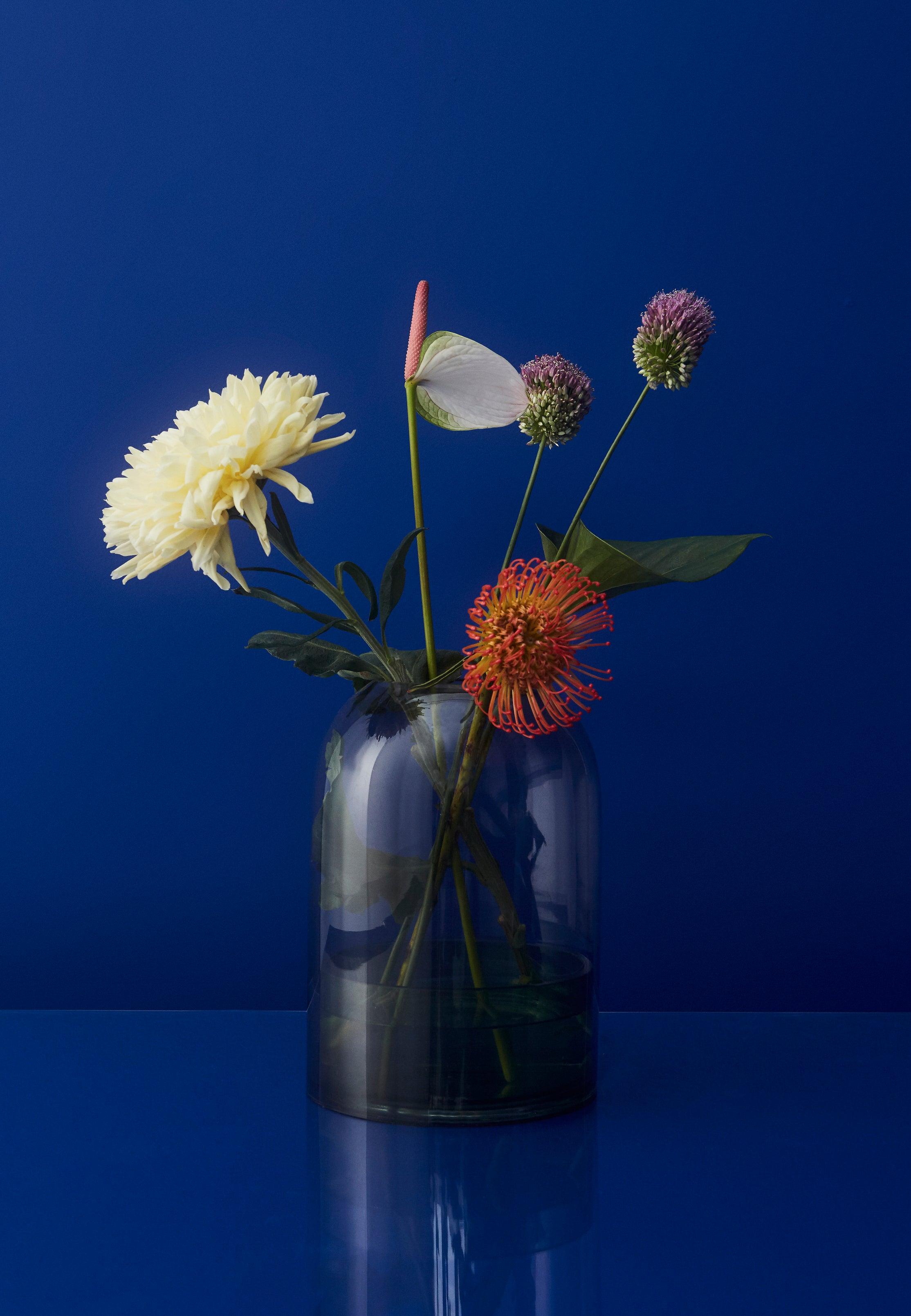 Wazon TOTA niebieskie szkło AYTM Eye on Design