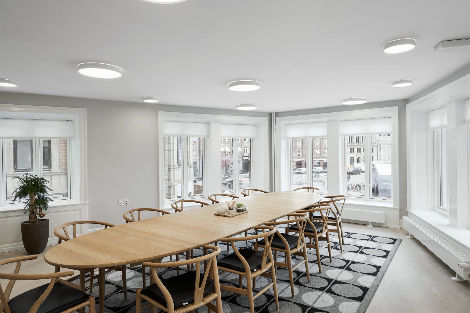 LP SLIM ROUND SEMI-RECESSED ceiling light white