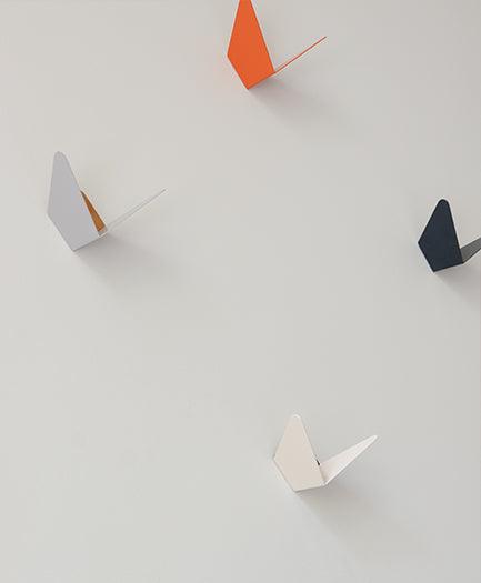 Wieszak BUTTERFLIES antracytowy UMAGE Eye on Design